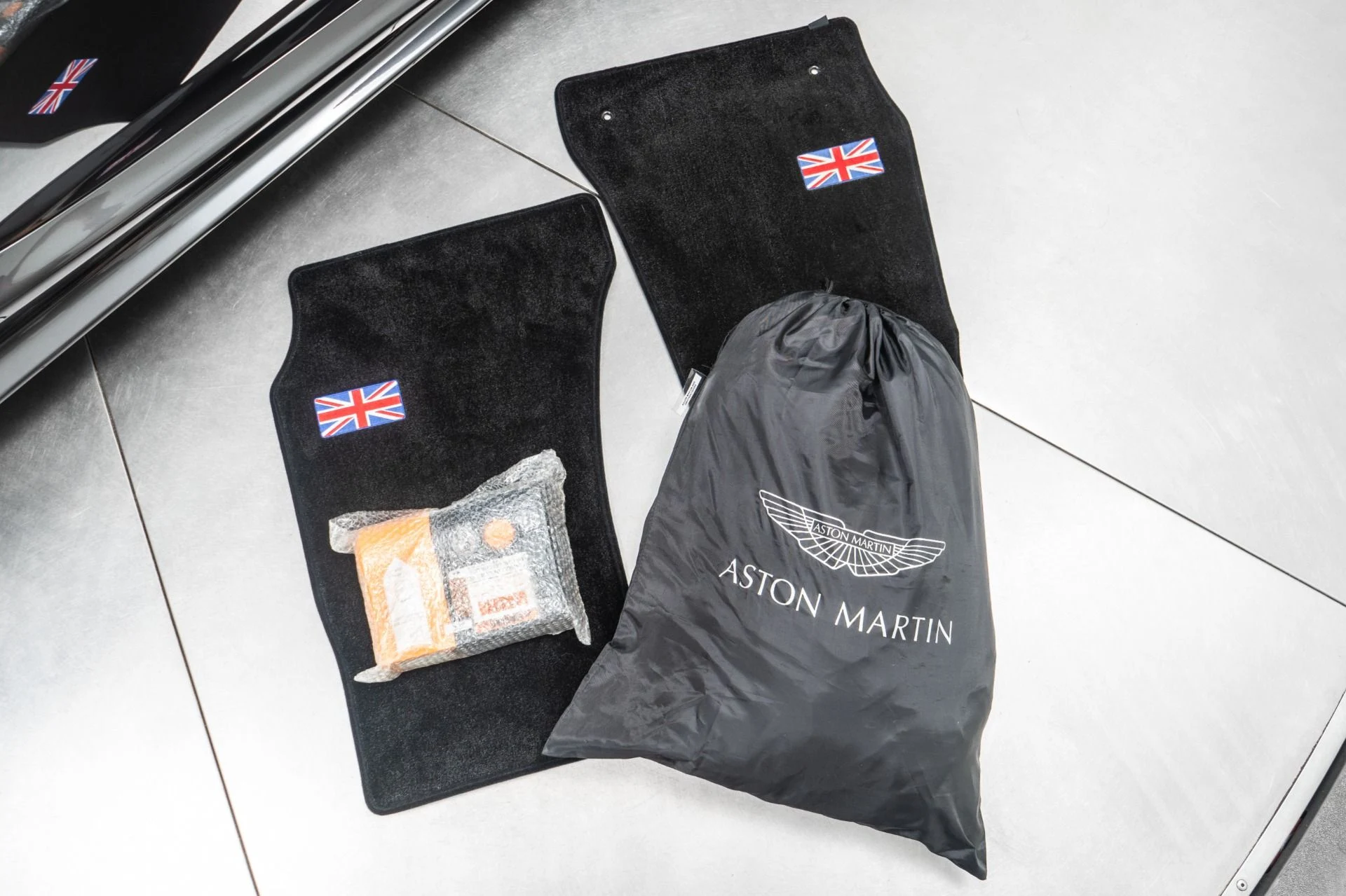 mph030_1824059344_Used_2009_Aston_Martin_DBS_1753978319_3f0796beaa