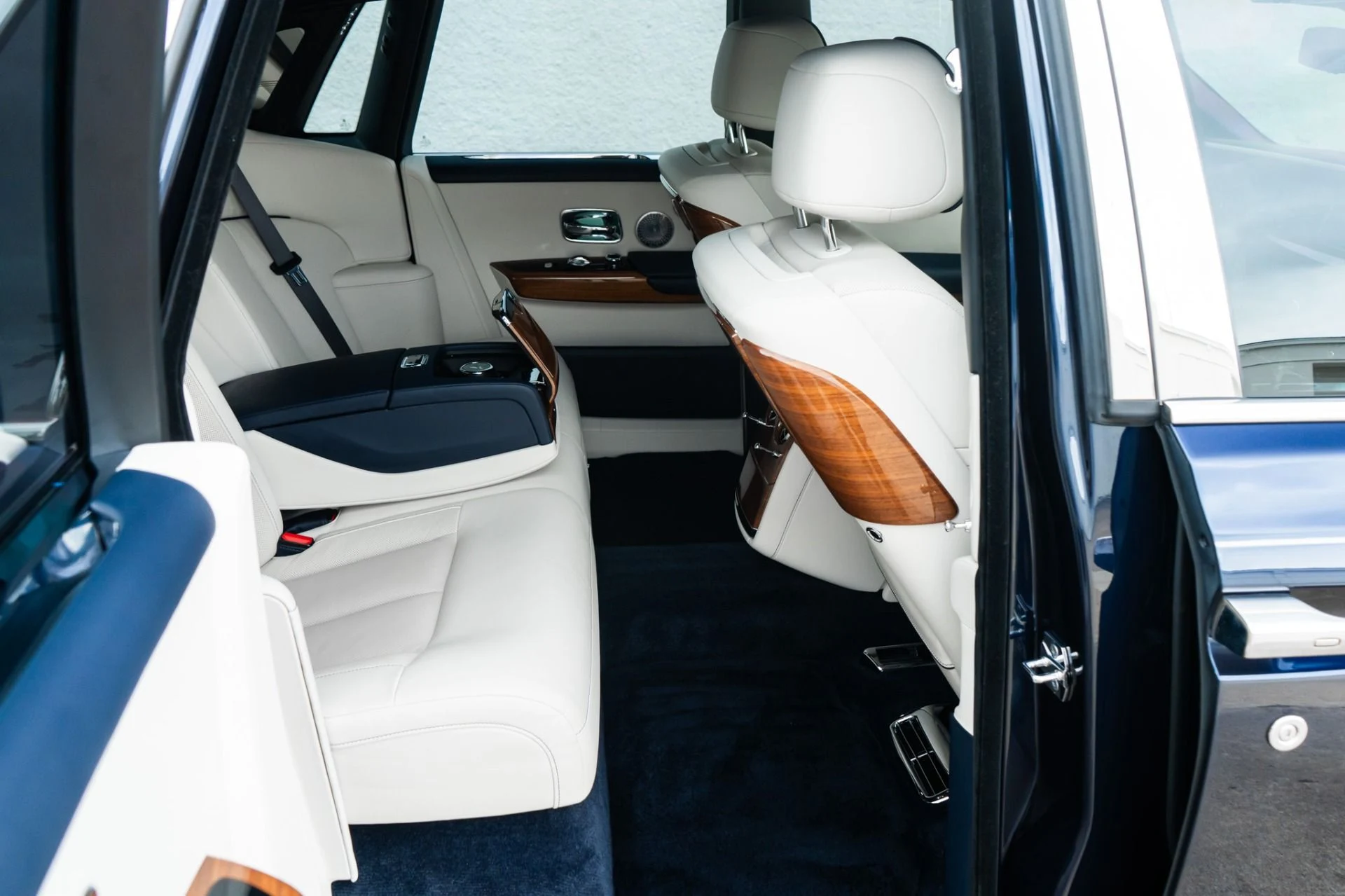 mph030_1827842539_Used_2022_Rolls_Royce_Phantom_1778012232_5d297edfd7