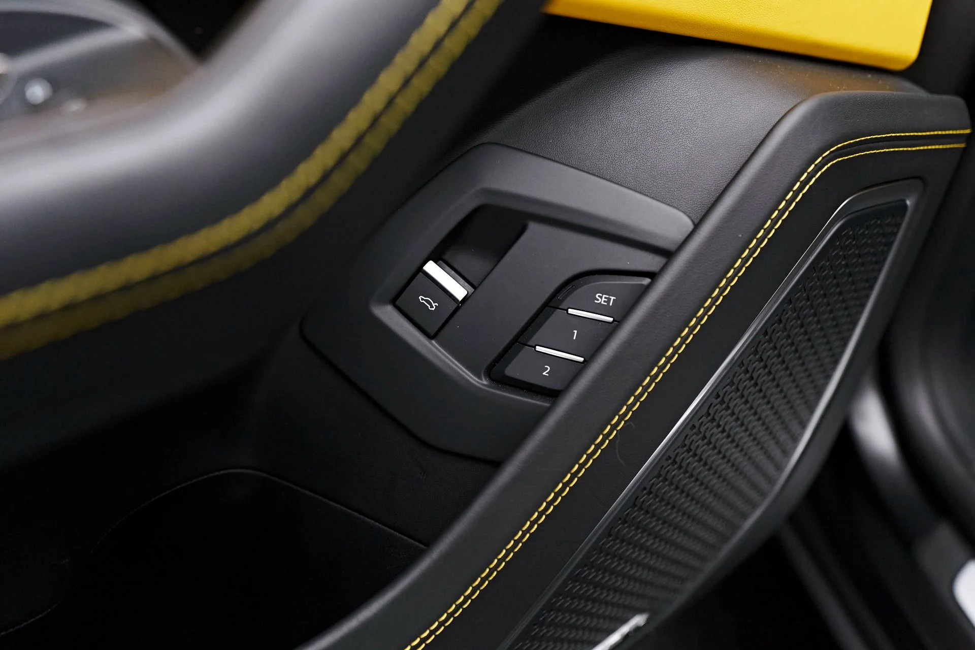 mph030_1830186844_Used_2022_Lamborghini_Urus_1714440387_981dfa26f7