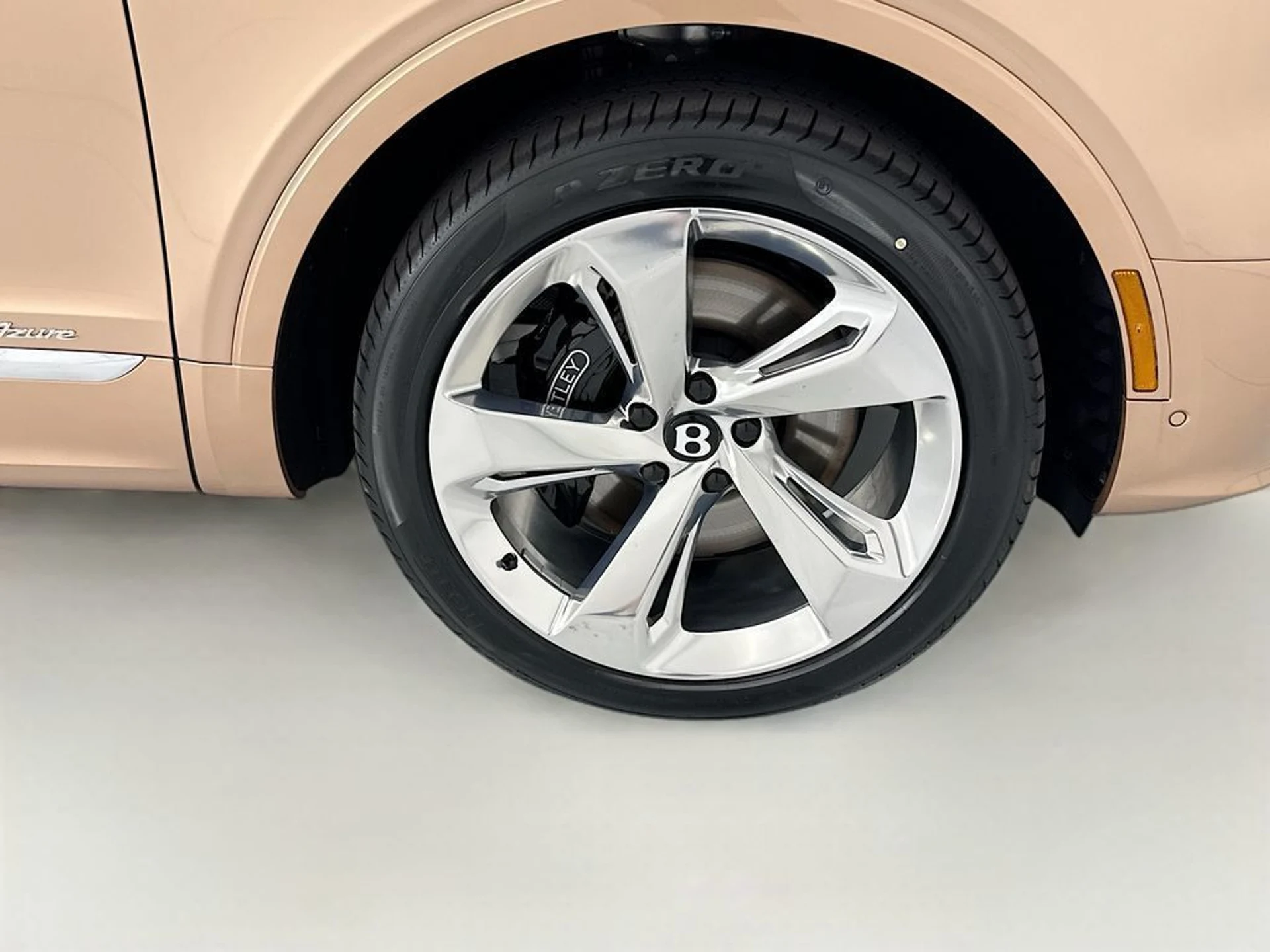 mph030_1834088001_new_2026_bentley_bentayga_8119_23010475_31_1024_01aa6dcb98