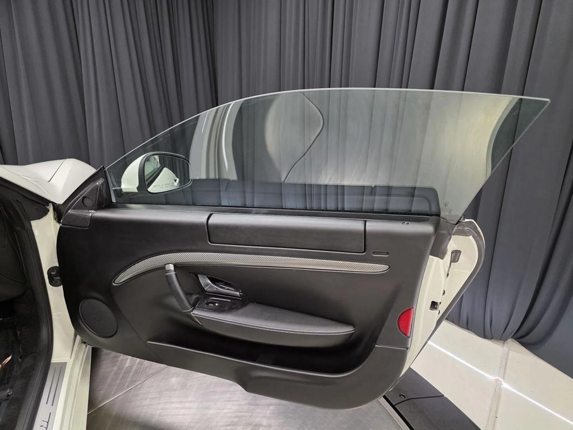 mph030_1839648323_Tj_V_Ryb_EE_Yto_LWBR_Hin_RE_7_W1_SQ_db525c024c