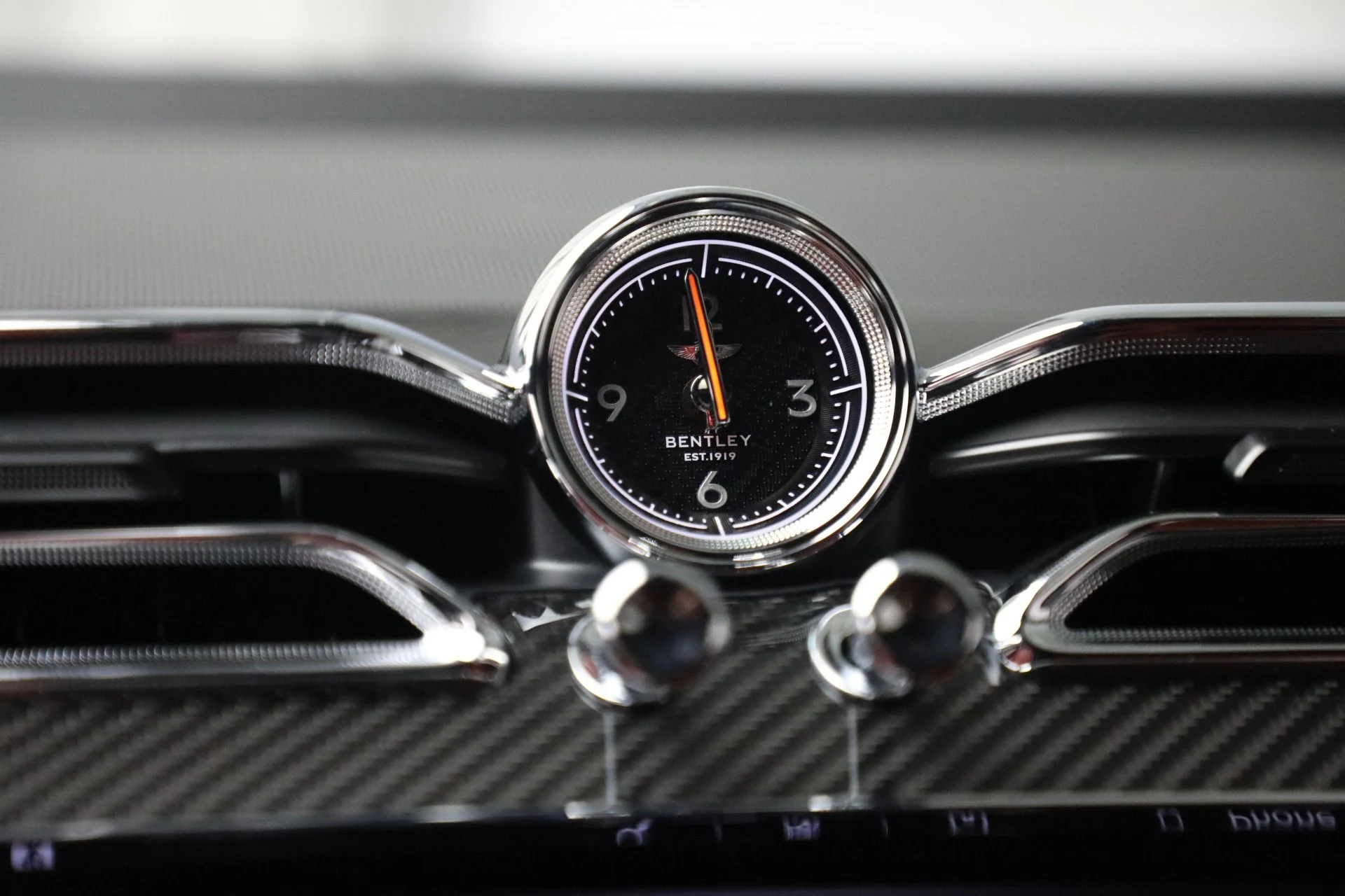 mph030_1846086041_New_2025_Bentley_Bentayga_V8_d7c5c3602b