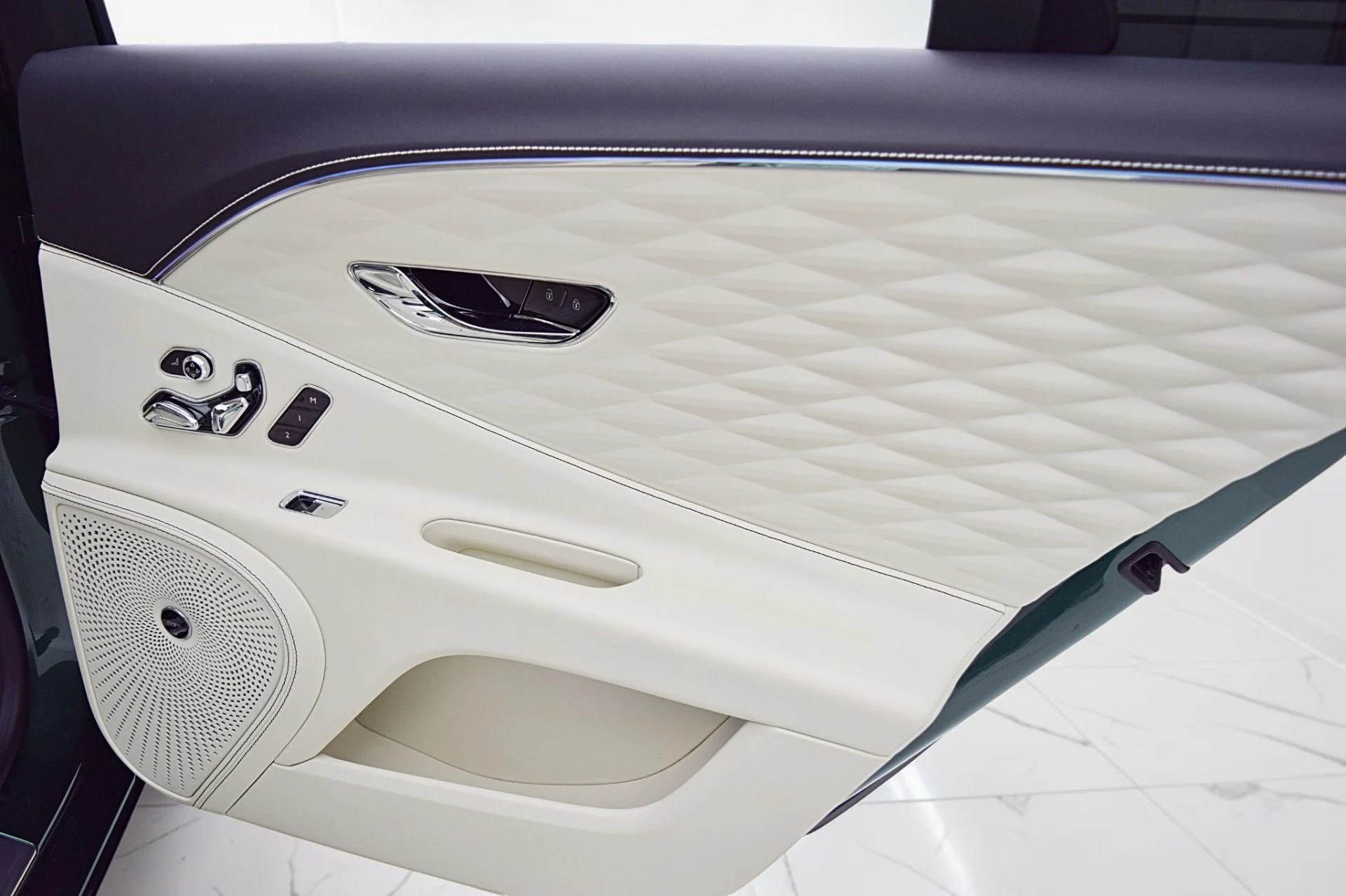 mph030_1847135220_Used_2022_Bentley_Flying_Spur_V8_0e51e8a09f