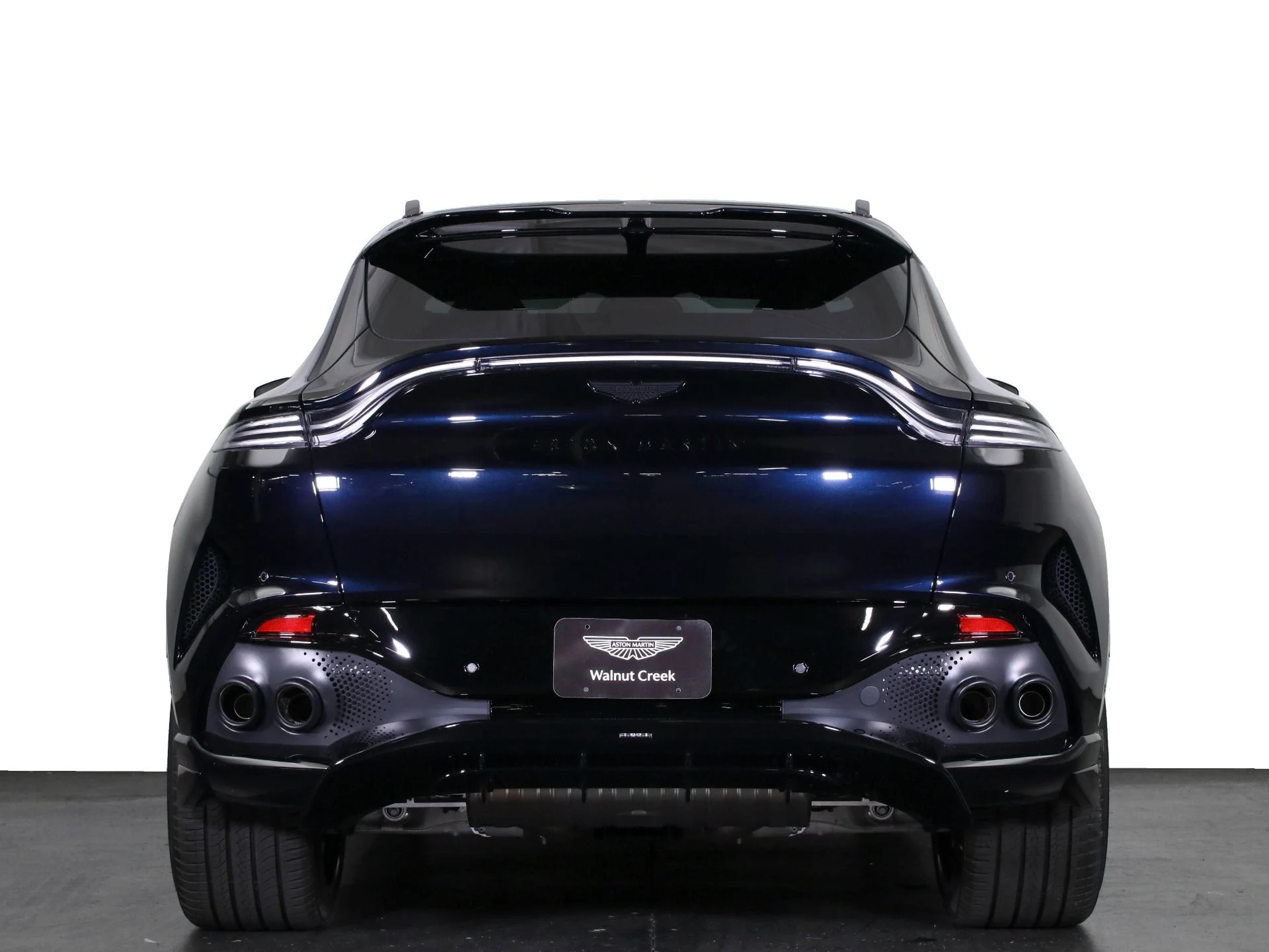 mph030_1852929569_New_2025_Aston_Martin_DBX_707_1768455345_22a2843b4b