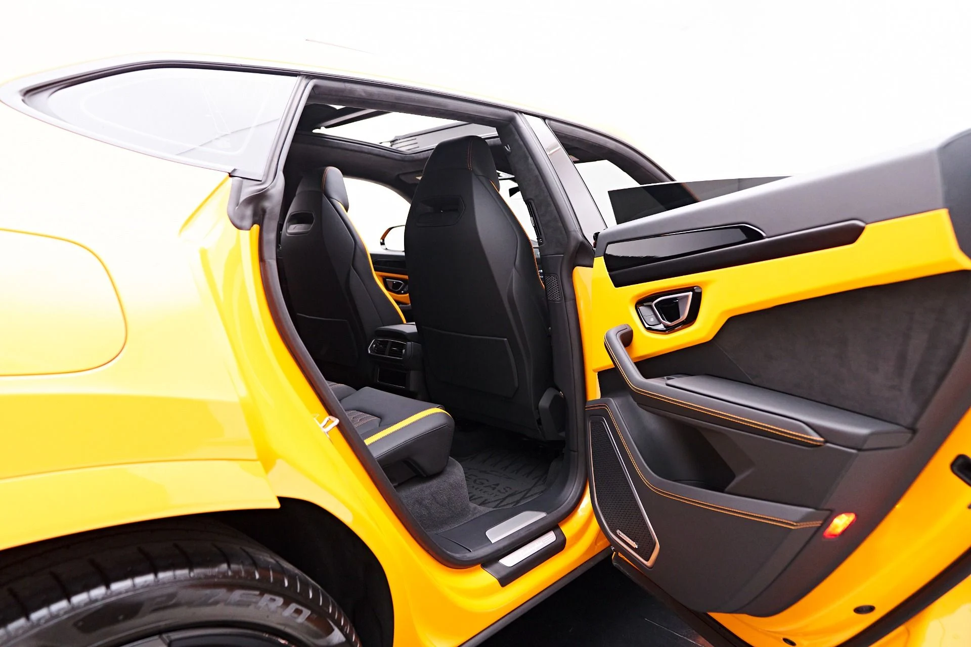 mph030_1860220819_Used_2023_Lamborghini_Urus_S_1747338722_ae02bf8e49