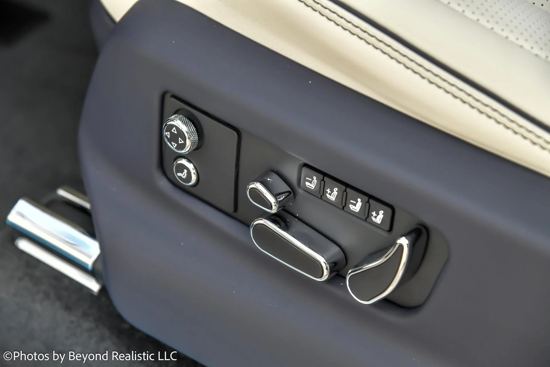 mph030_1867449418_Used_2024_Bentley_Bentayga_Azure_1760342167_a735e0fa93