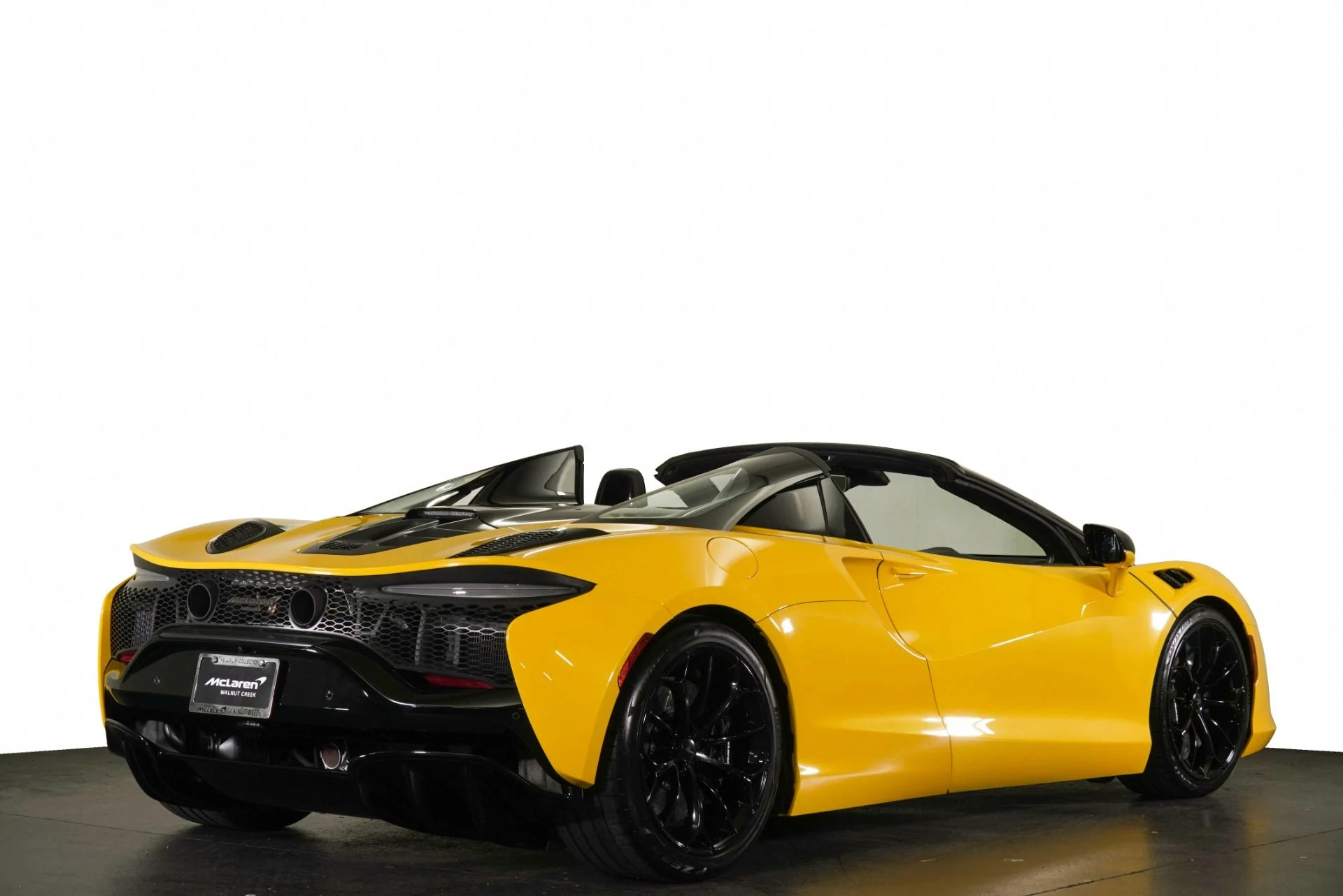 mph030_1874885379_Used_2025_Mc_Laren_Artura_1768807738_7cf5a472f8