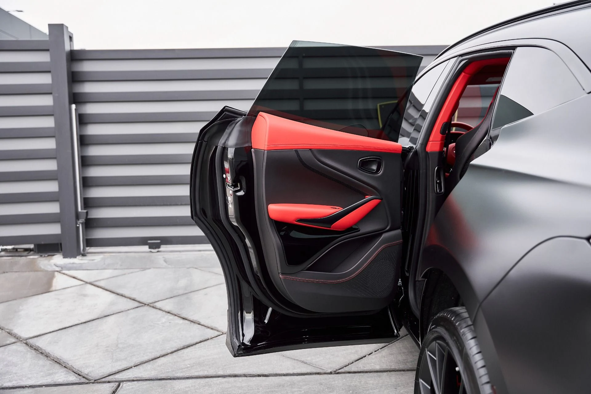 mph030_1877459155_Used_2025_Aston_Martin_DBX_707_1766785325_31b826fe6a