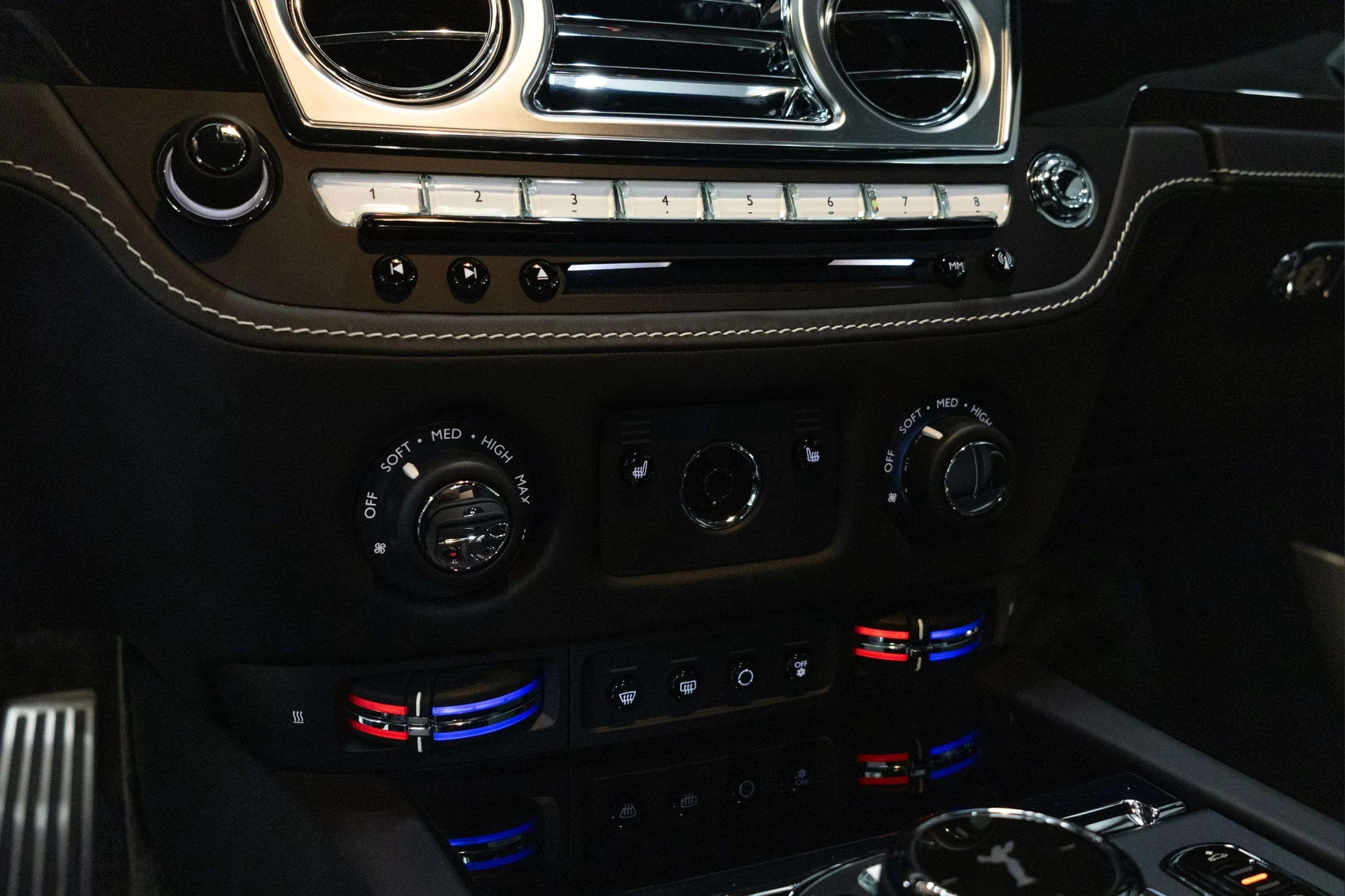 mph030_1881589627_6008dab9_a305_40e4_bd4c_071be831e85b_201920_Rolls_Royce20_Wraith2028_SCA_665_C52_KUX_8724329_31_f472fa12f8