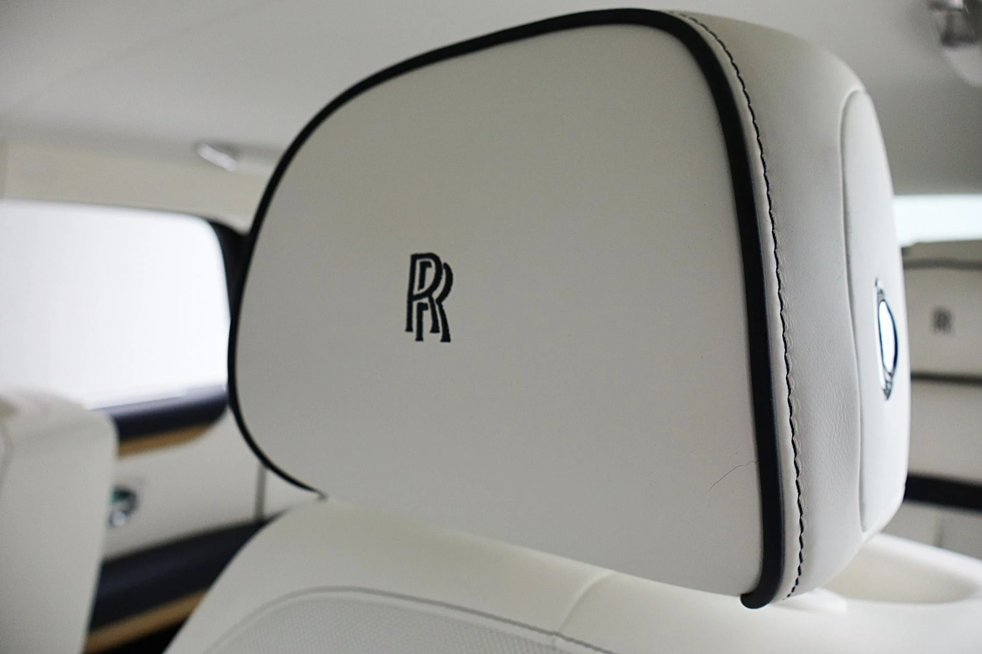mph030_1883227985_New_2025_Rolls_Royce_Ghost_LEASE_OPTIONS_AVAILABLE_af323d7b64