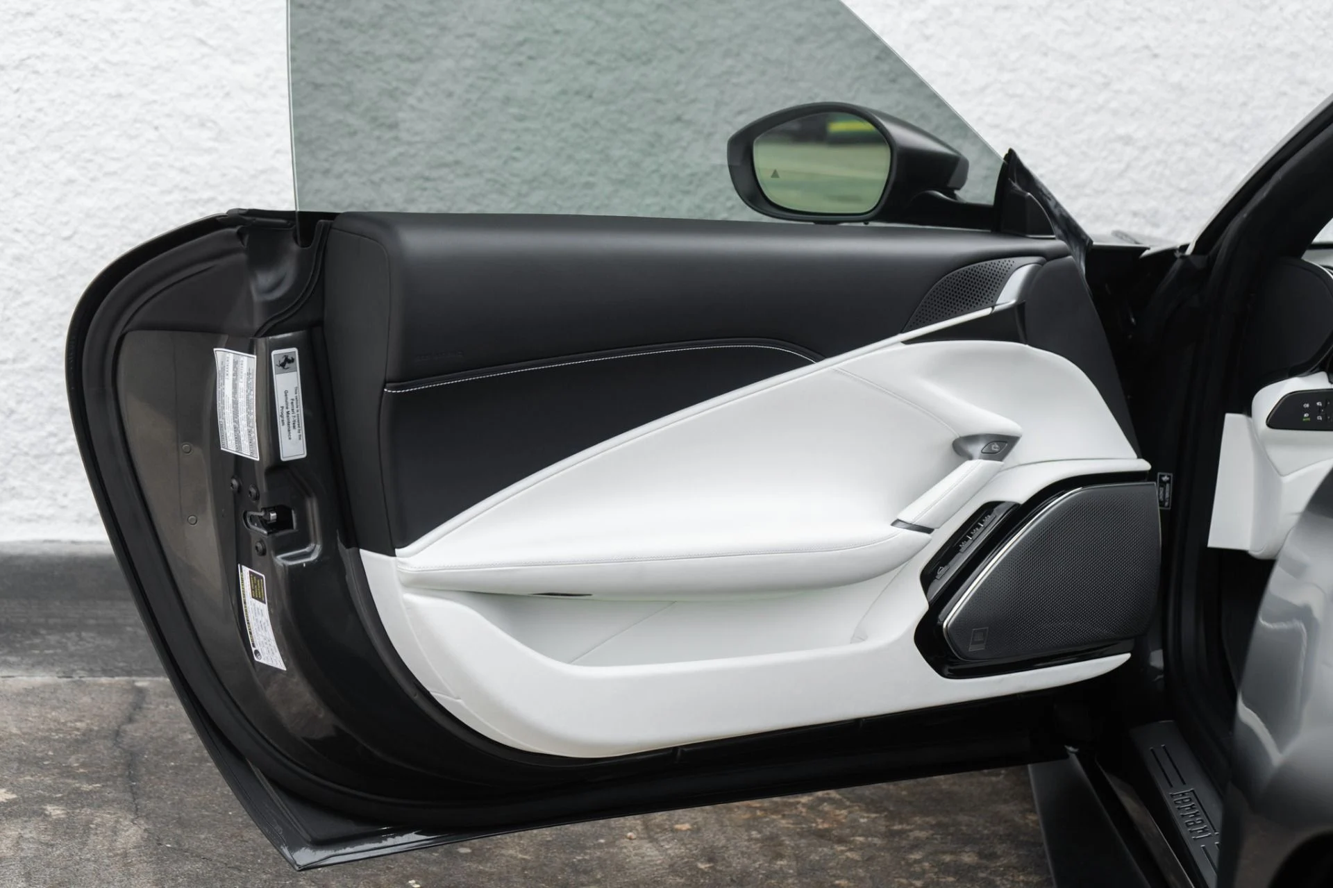 mph030_1884827310_Used_2025_Ferrari_Roma_Spider_1771439392_e7b44641a2