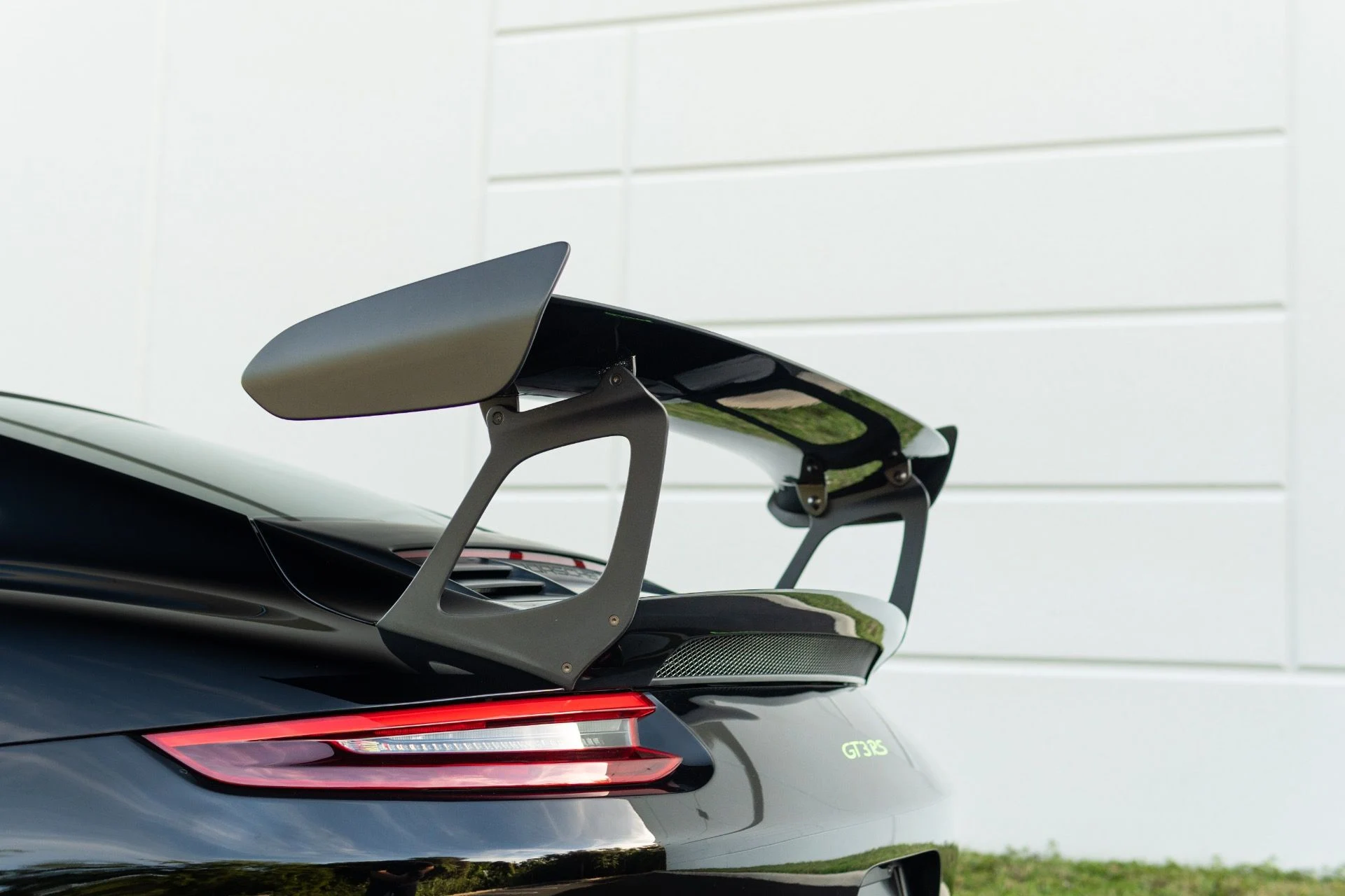 mph030_188715425_Used_2019_Porsche_911_GT_3_RS_1765832694_e783d42753