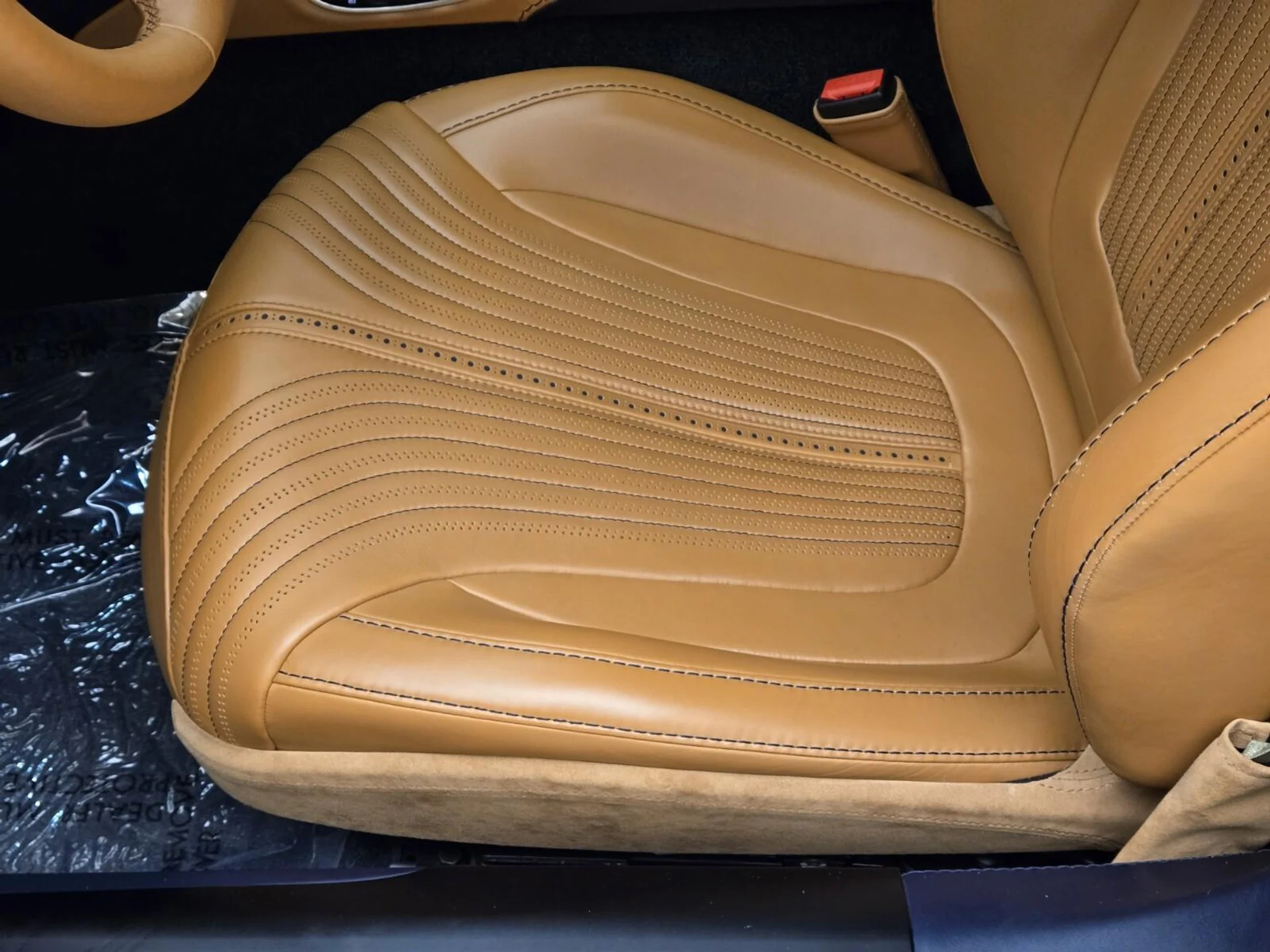 mph030_1893777702_Used_2021_Aston_Martin_DB_11_1764057887_67fc21669a