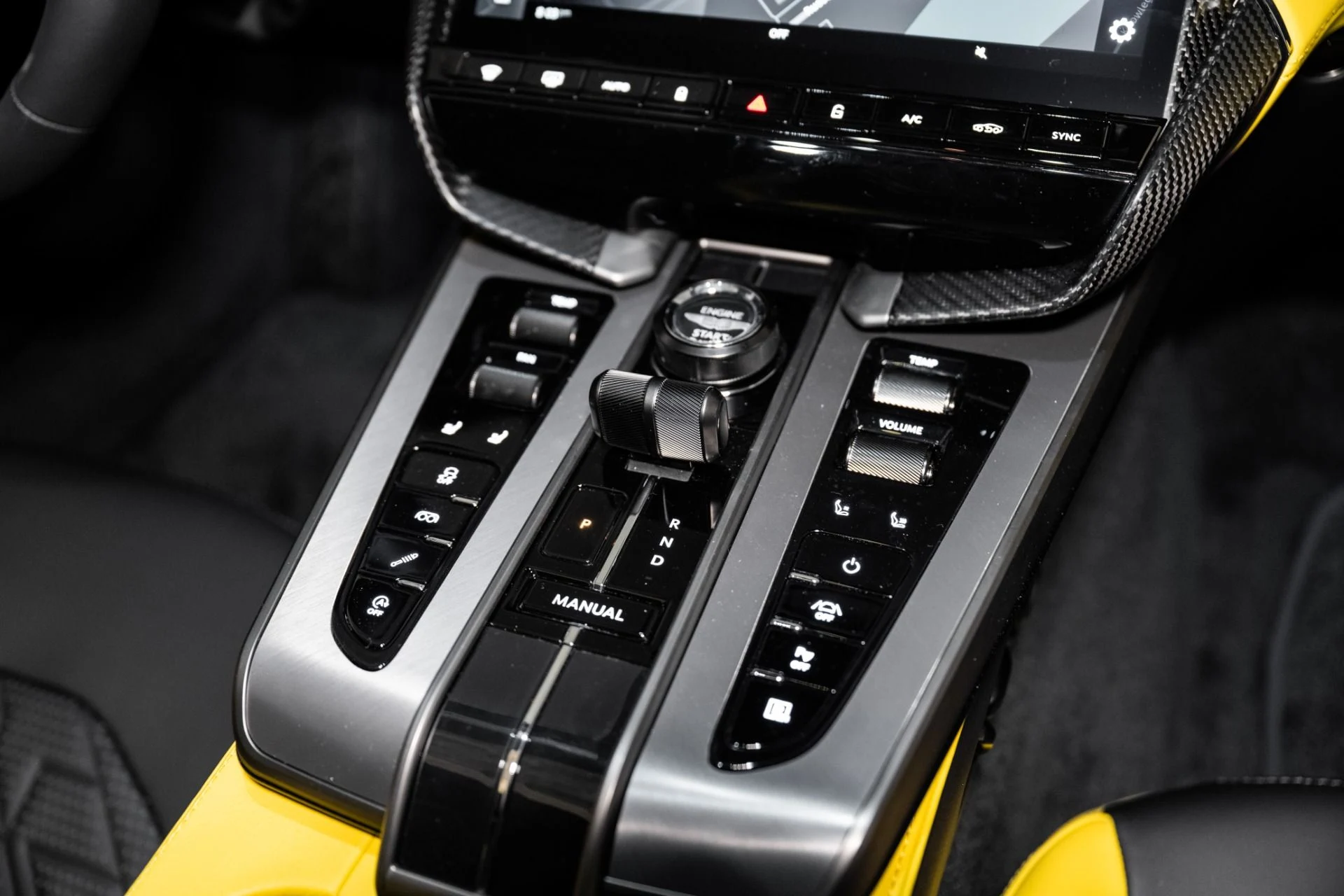 mph030_1895897976_Used_2025_Aston_Martin_Vanquish_1741191405_18a9d24402