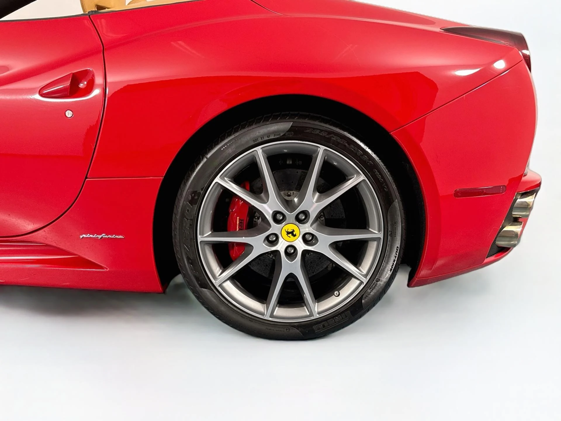 mph030_1904413287_Used_2010_Ferrari_California_1790360482_c7ce2ab27e