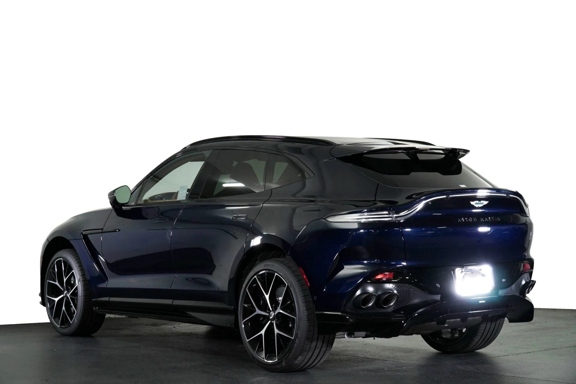 mph030_1922237075_New_2026_Aston_Martin_DBX_707_1769300415_d3dd5df7b4