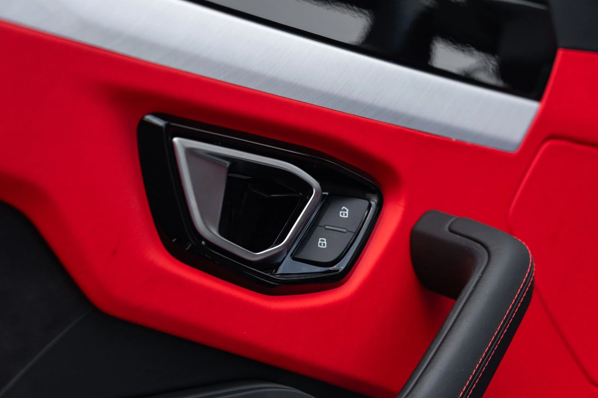 mph030_1925373756_Used_2022_Lamborghini_Urus_1778780626_51730a03ad