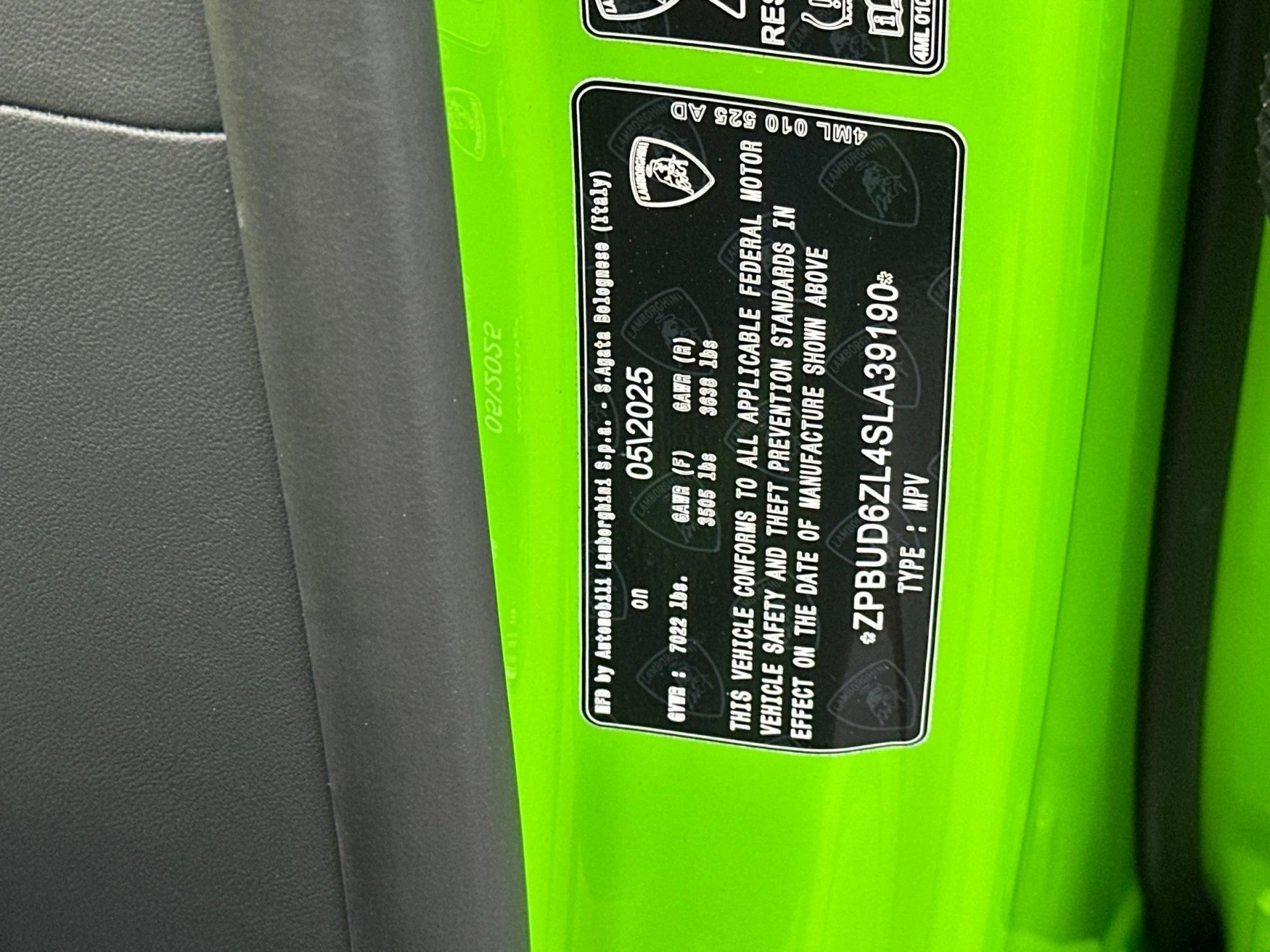 mph030_1927393742_New_2025_Lamborghini_Urus_SE_1762960342_6d2a1ada95