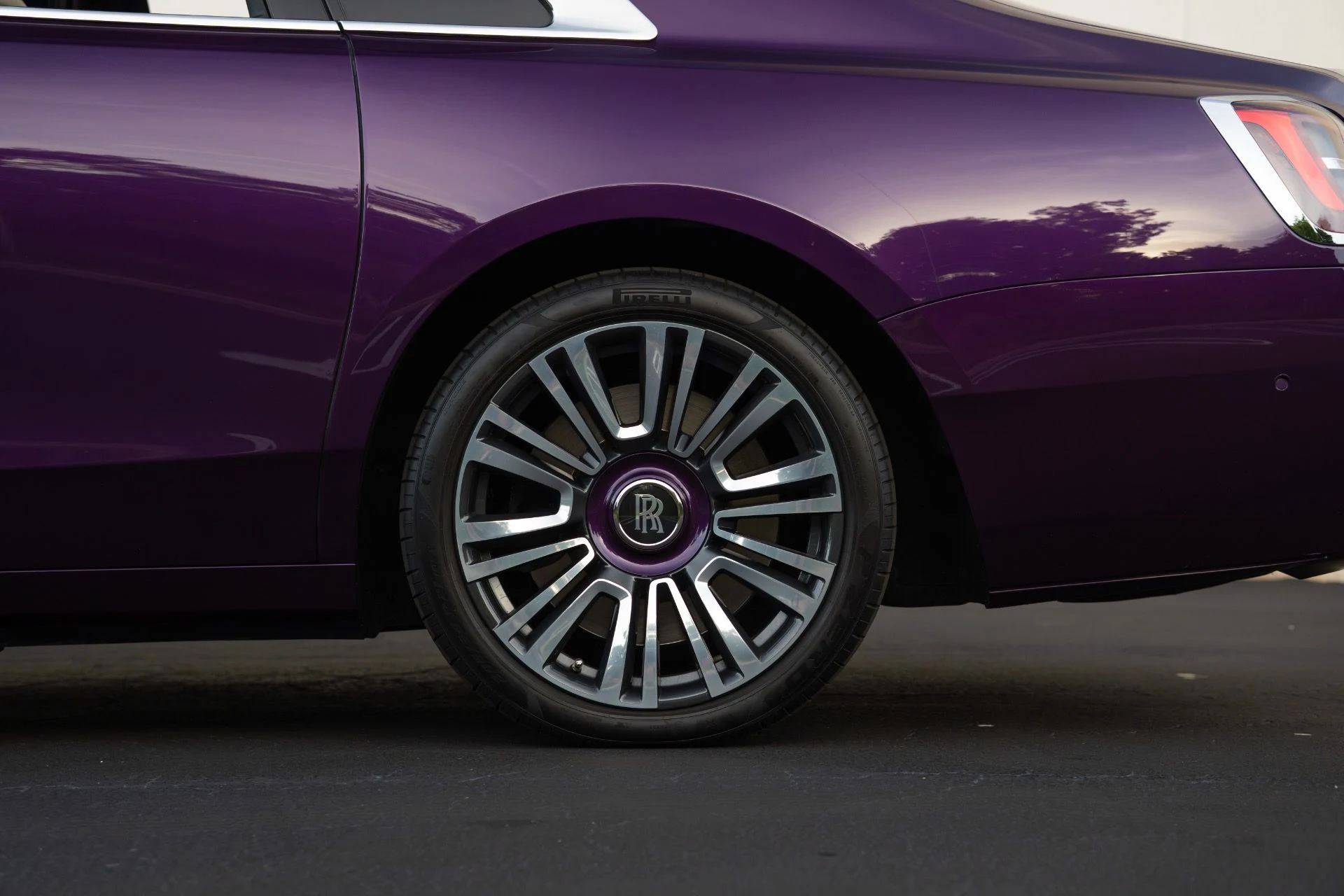 mph030_1939800729_Used_2021_Rolls_Royce_Ghost_1762913749_0a51428167