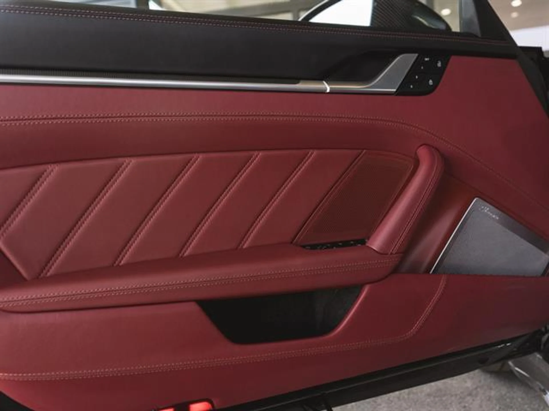 mph030_1944122950_ub0_Dz_E_Xesuz_KKC_Rtd_Uo_L5_OE_Dpzs_17b069684b