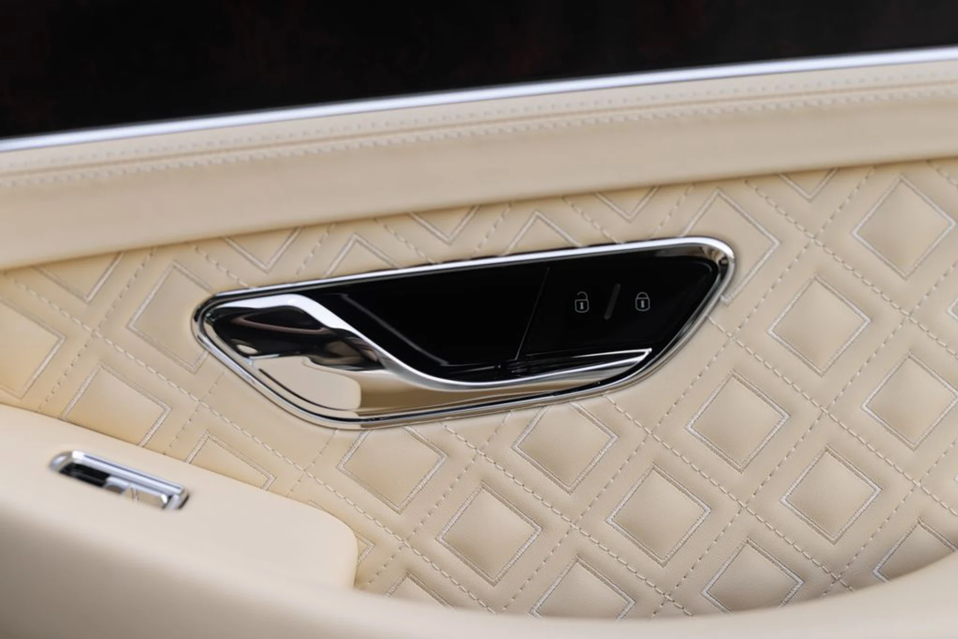 mph030_1951011597_edb1015bd8eb329d6c9235dfa5302450x_2a24274b1b