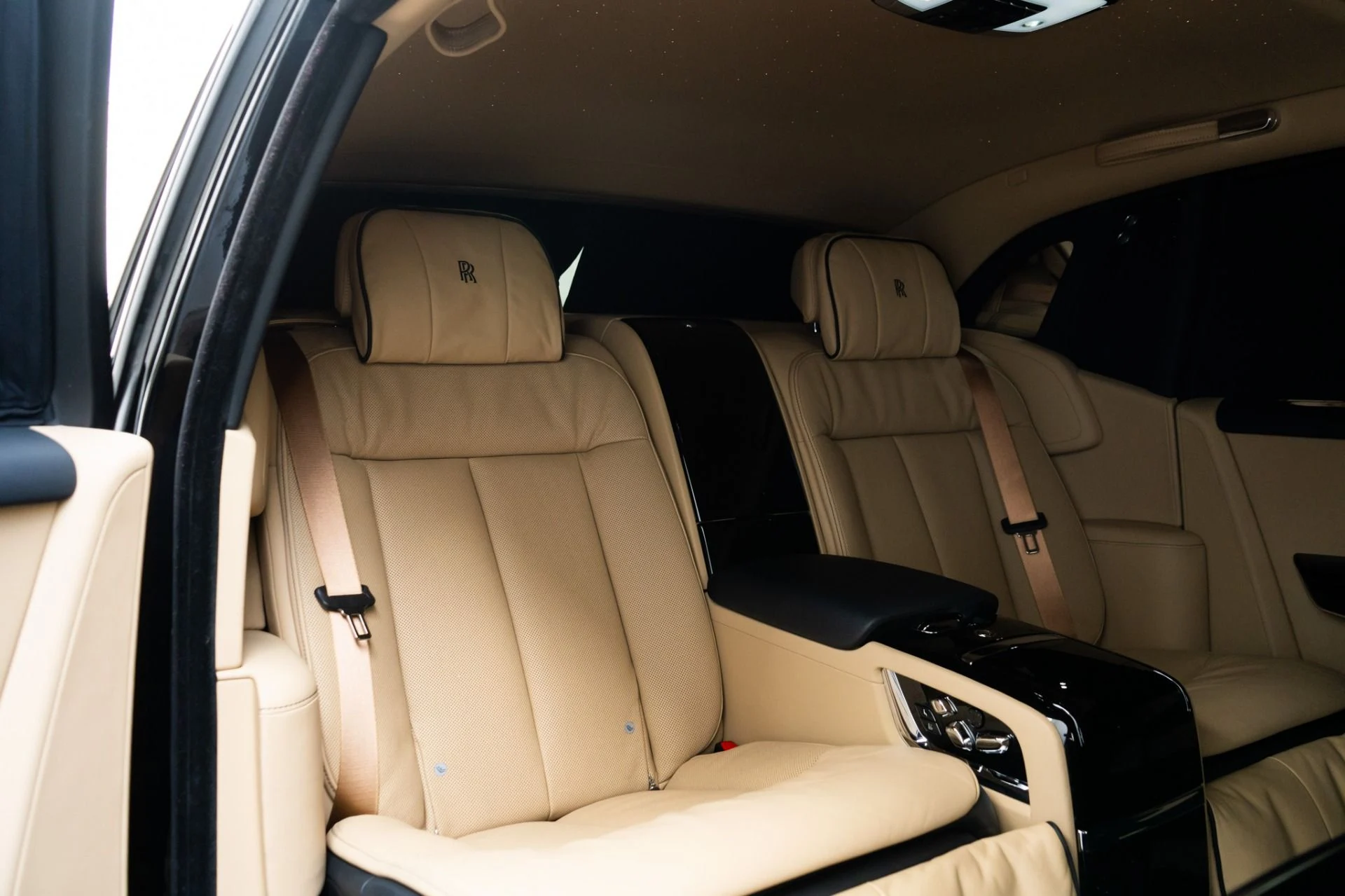 mph030_195131424_Used_2022_Rolls_Royce_Phantom_EWB_1771455948_9efea694e9