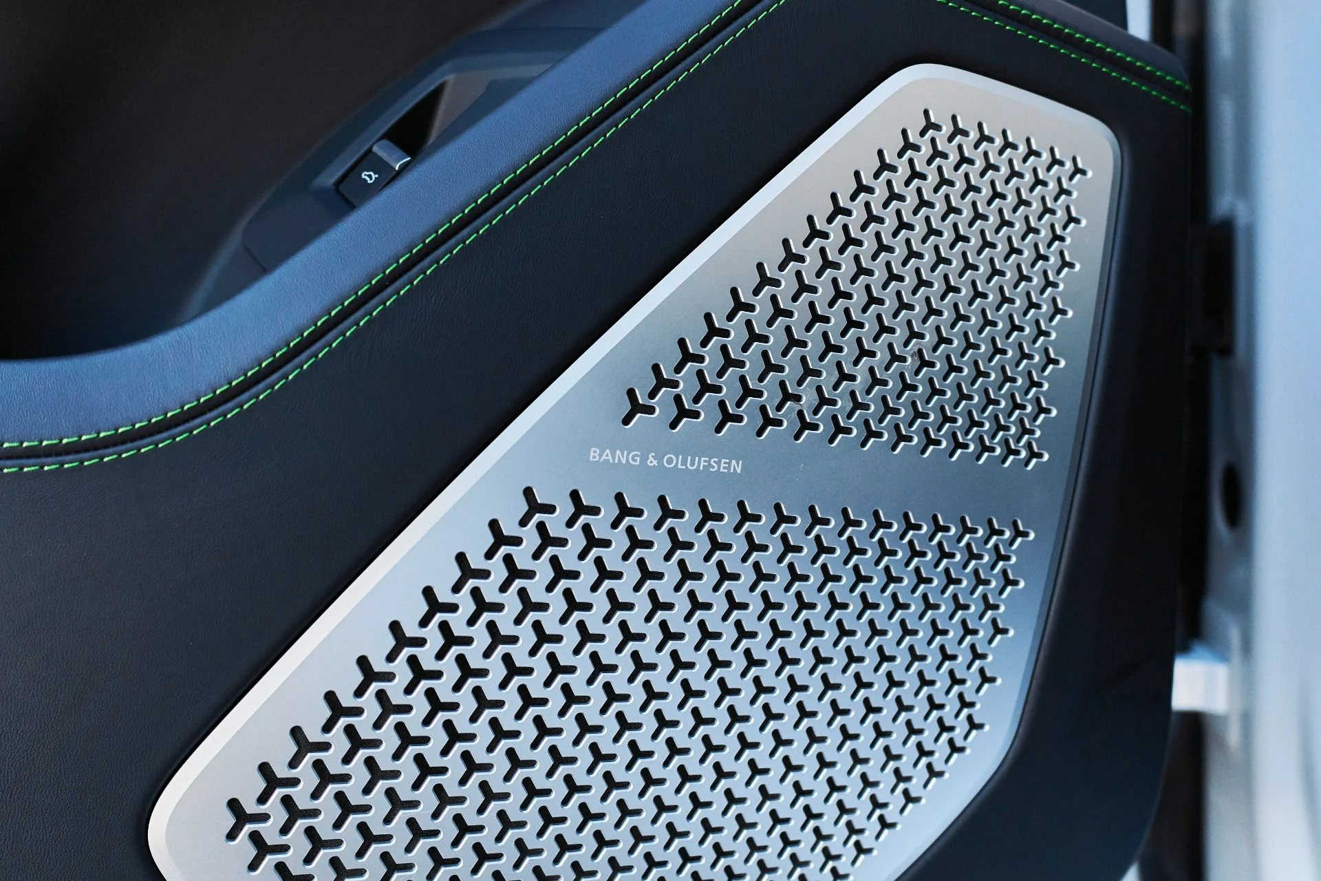 mph030_1953196816_Used_2021_Lamborghini_Urus_1765854485_a1b0aad2f8