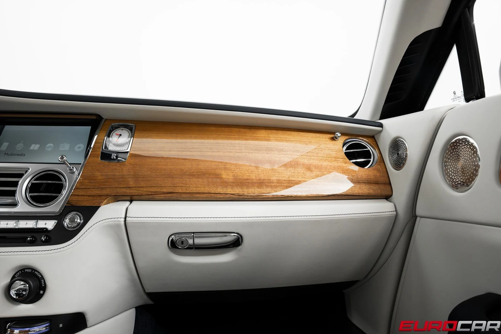 mph030_195341218_image_31_1a3c2641e6