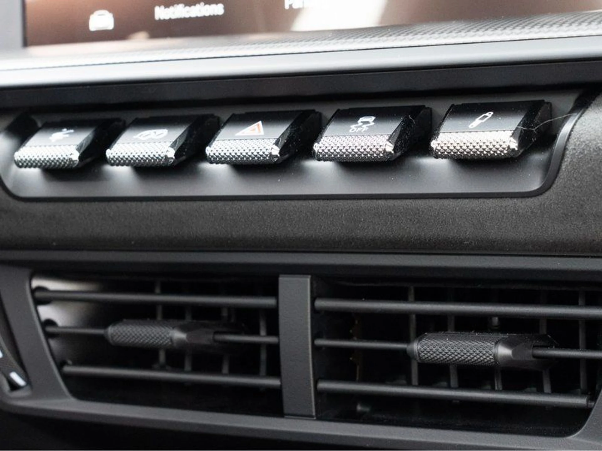 mph030_1953710433_38137584_02697_419156aac8c34a71b18ba39754528cff_ea0c638db4