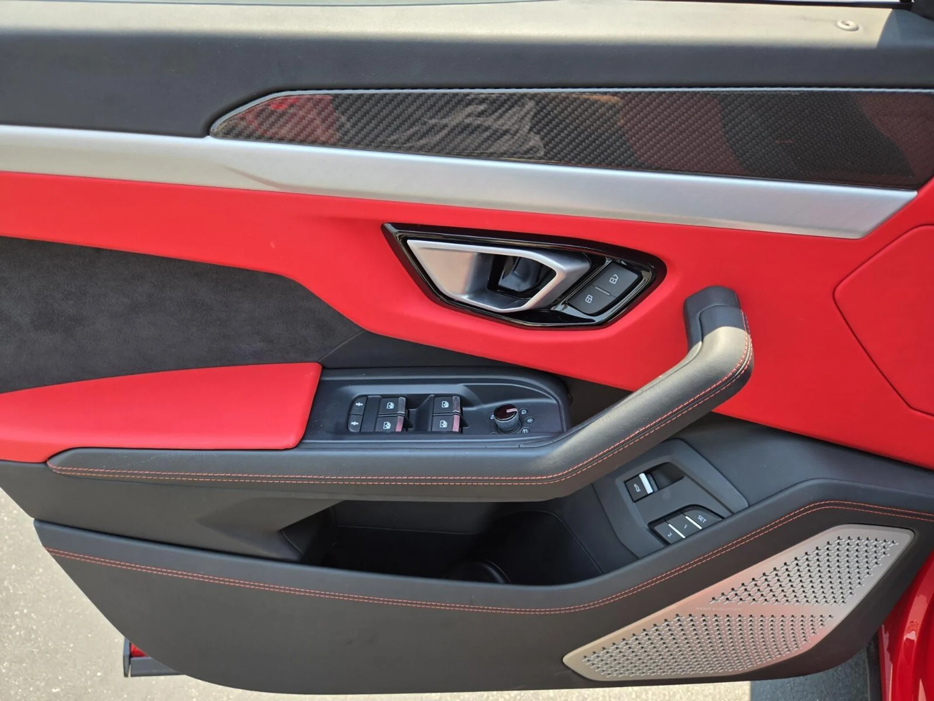 mph030_1958208641_Used_2020_Lamborghini_Urus_1754463413_1c6d2e56e9