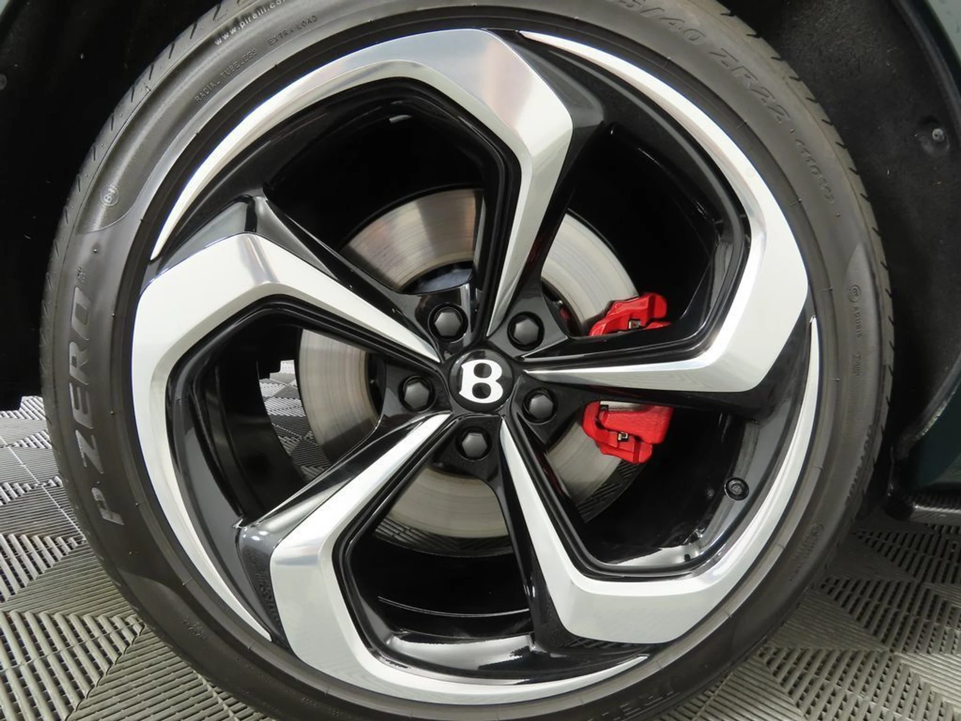 mph030_1960676854_used_2025_bentley_bentayga_v8awd_8119_22891854_32_1024_80505823dc