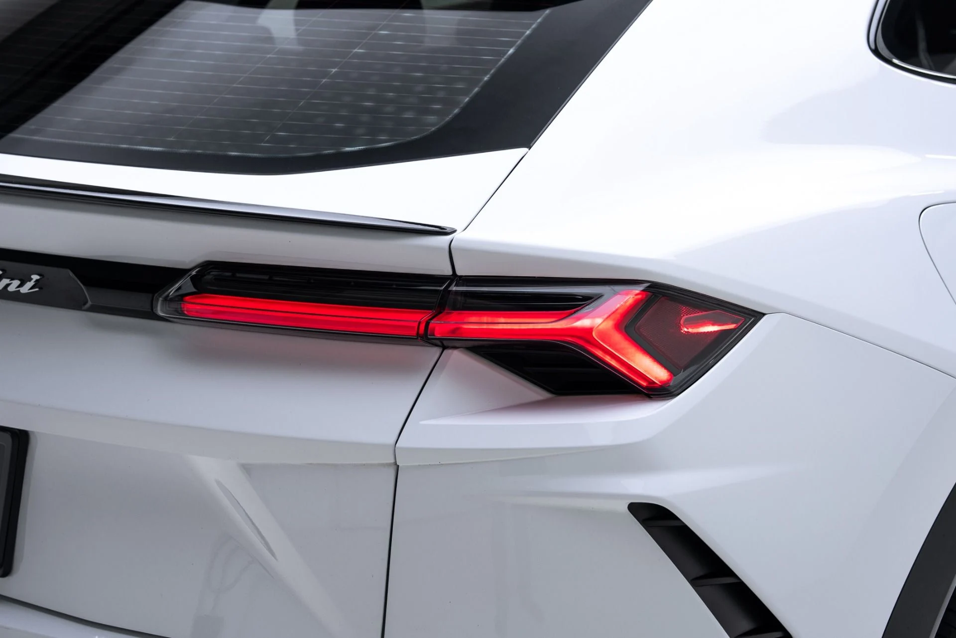 mph030_196850816_Used_2021_Lamborghini_Urus_1775759137_c9b0cdd956