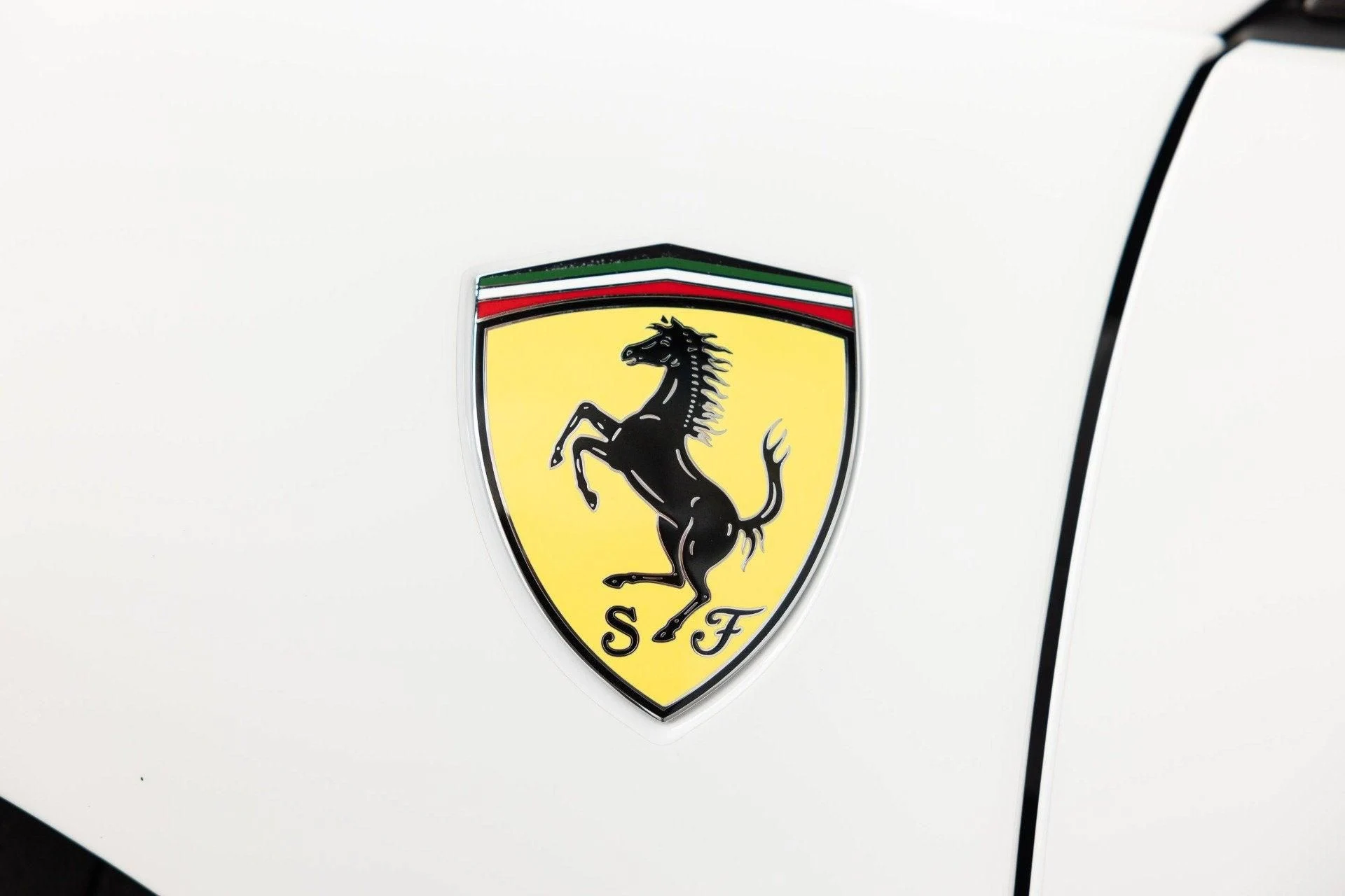 mph030_1973022516_Used_2022_Ferrari_F8_Spider_1789652695_46deb65ccf