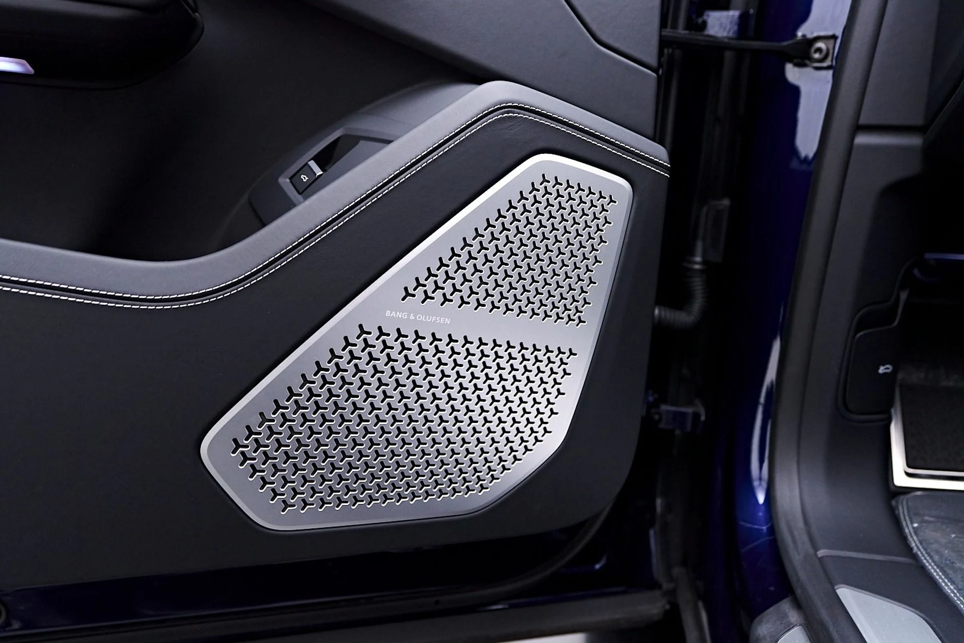 mph030_1979369786_Used_2022_Lamborghini_Urus_1744078087_f958884c9d