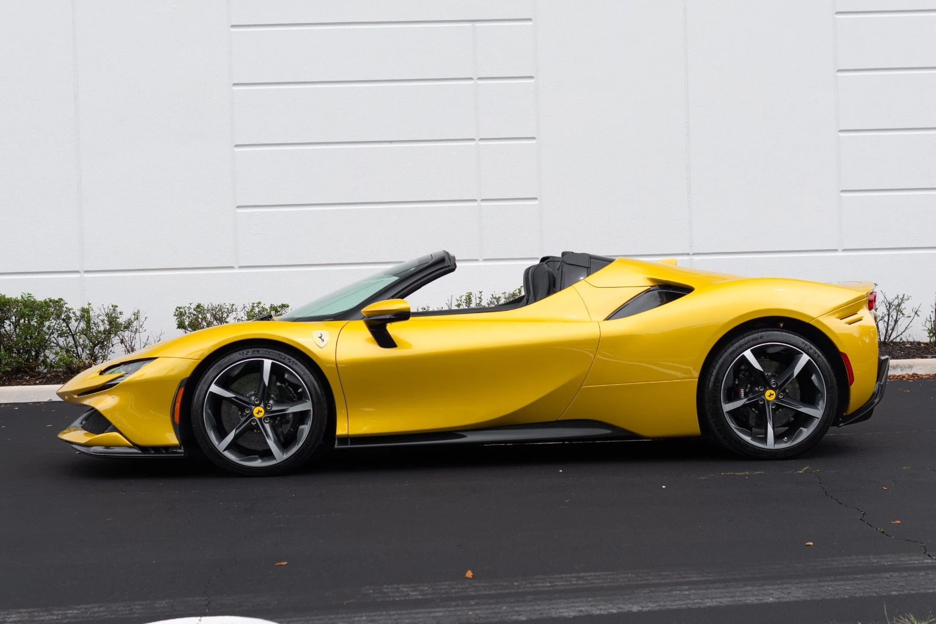 mph030_1979654915_Used_2022_Ferrari_SF_90_Spider_1775626389_32e4b4b08e