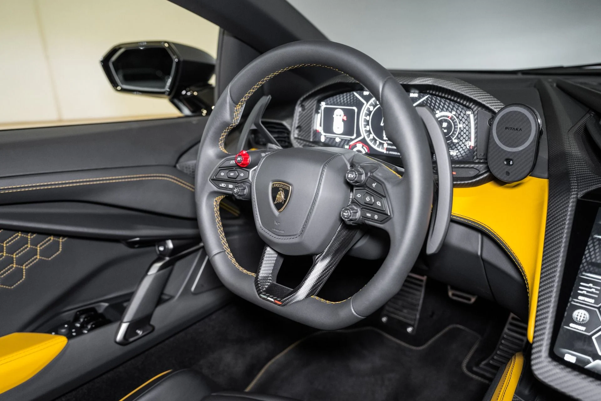 mph030_1982029727_Used_2024_Lamborghini_Revuelto_1761662610_a57e024399