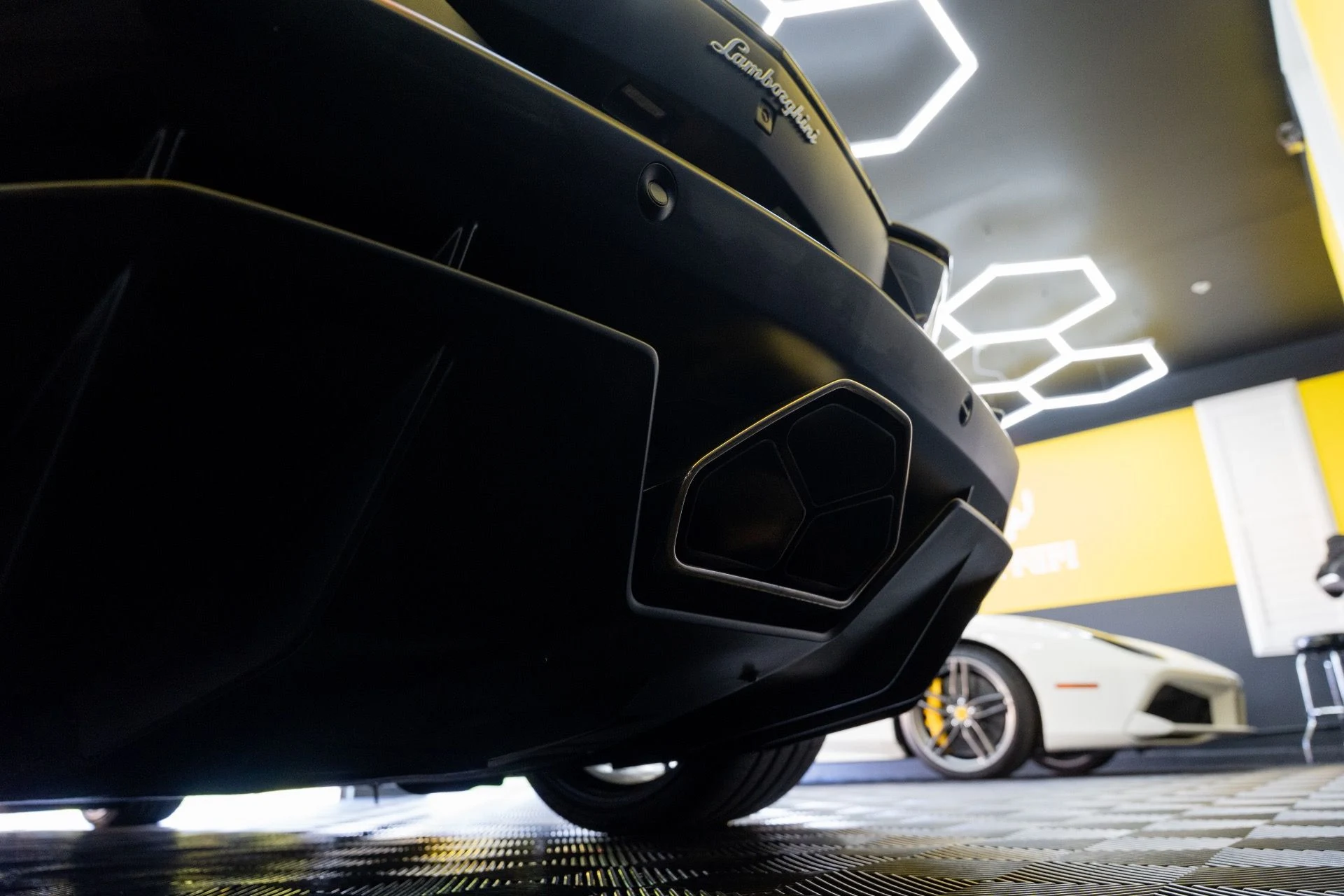 mph030_1983807446_Used_2018_Lamborghini_Aventador_LP_740_4_S_1792436167_4f1921e904