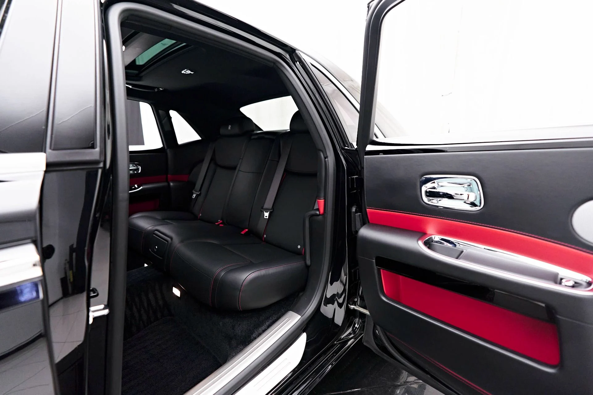mph030_1997190395_Used_2019_Rolls_Royce_Ghost_Base_1713298107_b60826405b
