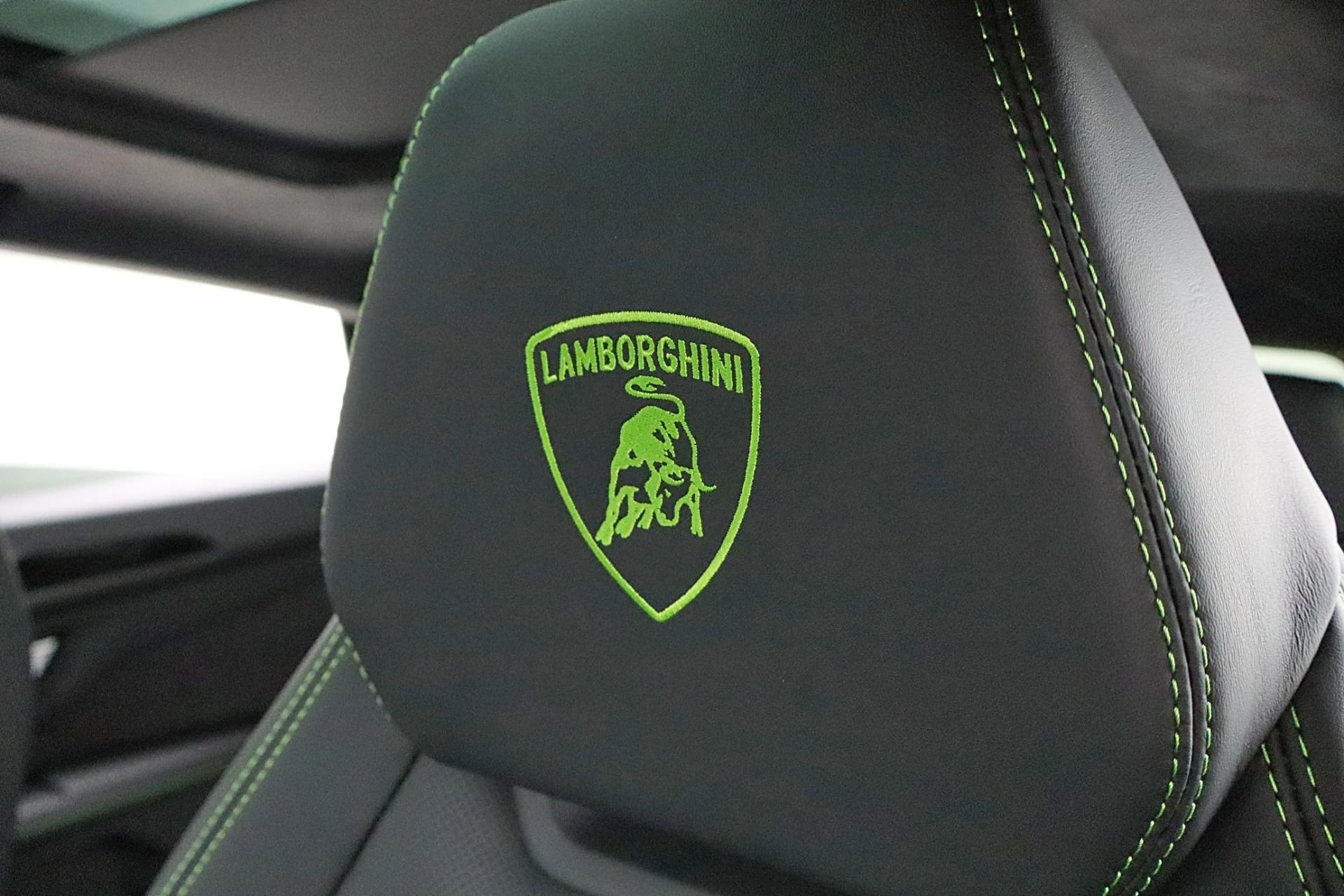 mph030_2007289505_New_2026_Lamborghini_Urus_SE_69d7e4acb0