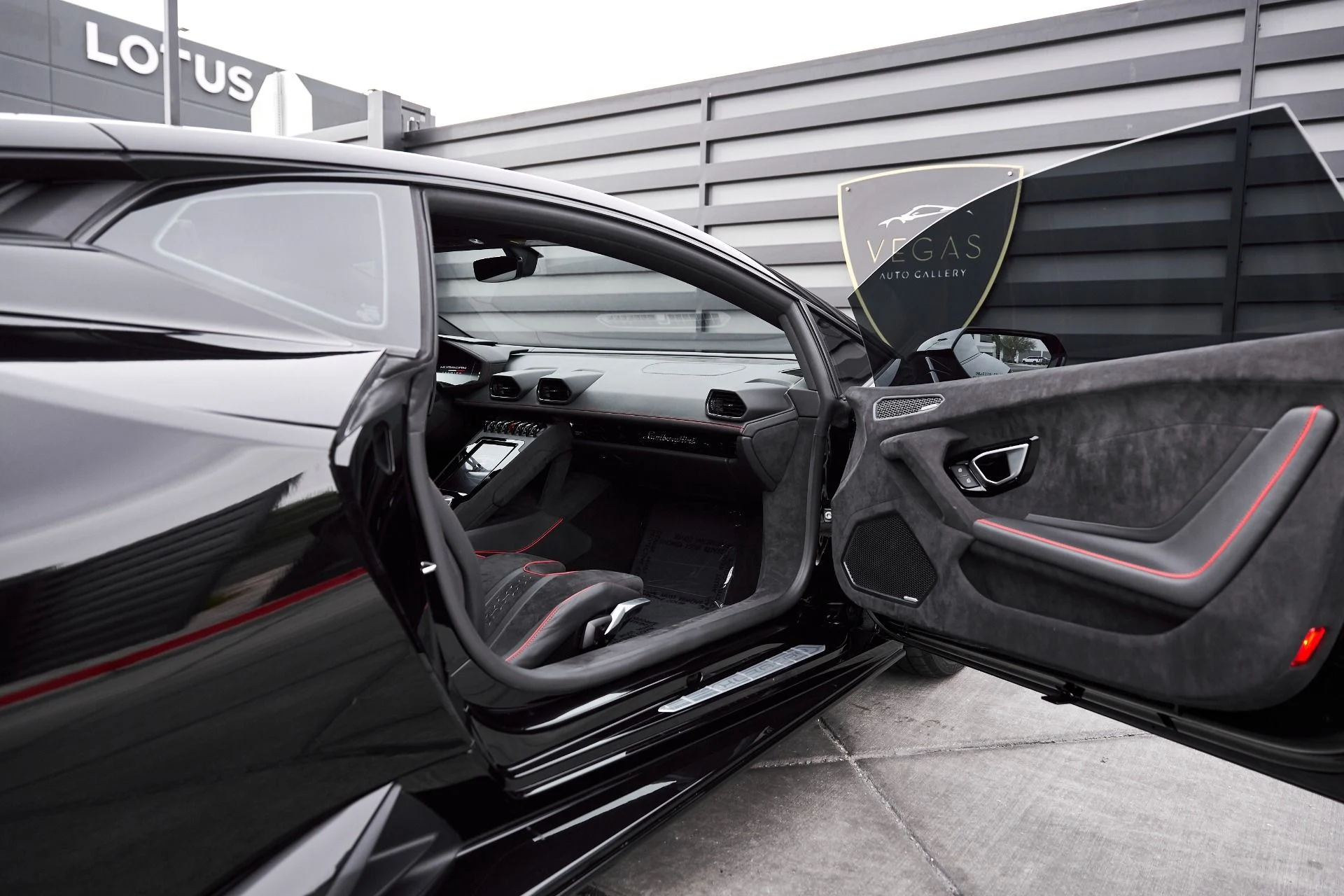 mph030_2008938736_Used_2023_Lamborghini_Huracan_Tecnica_Base_1766269036_838360ef49