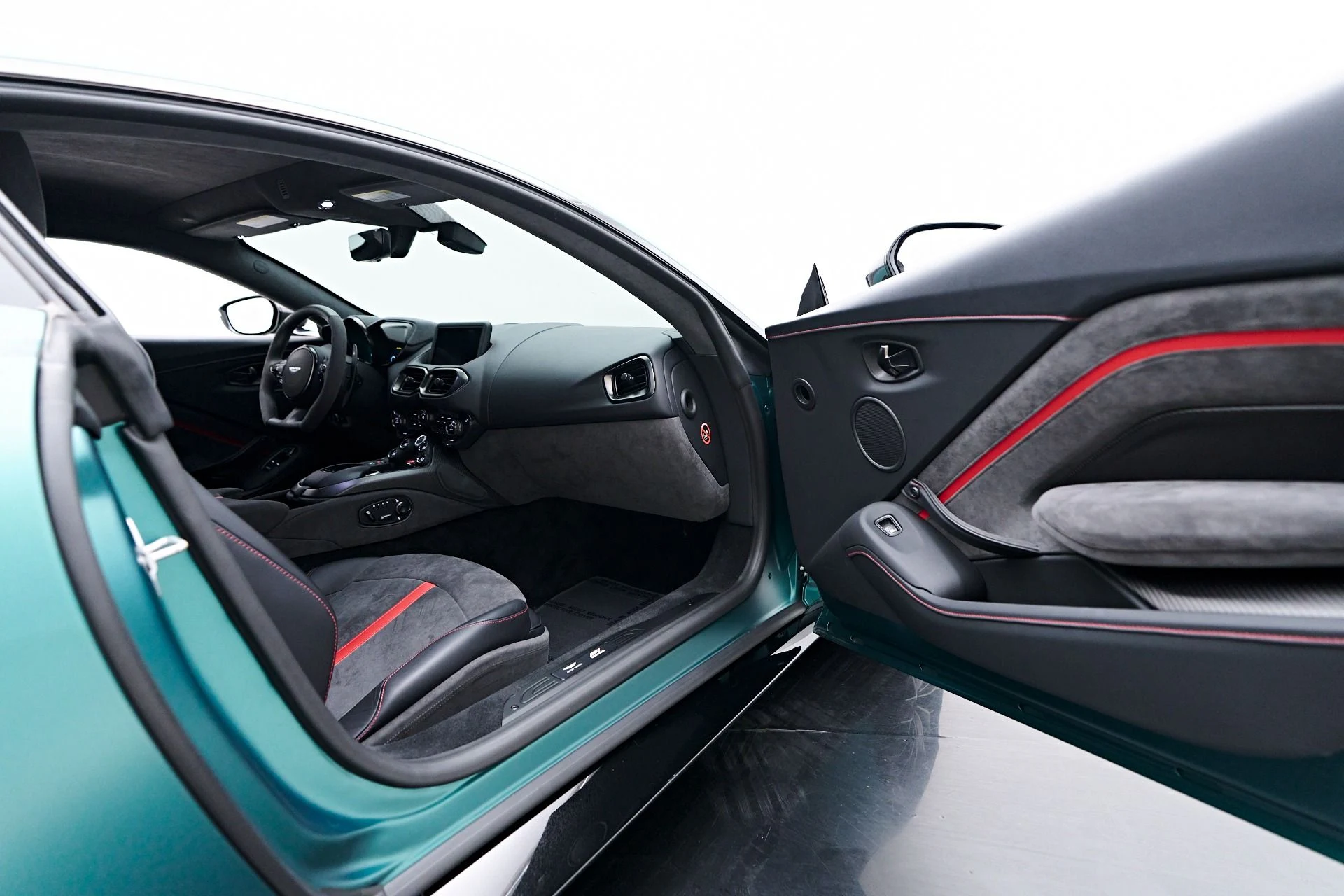 mph030_2040823264_Used_2022_Aston_Martin_Vantage_F1_Edition_1756259692_b48a1d6914