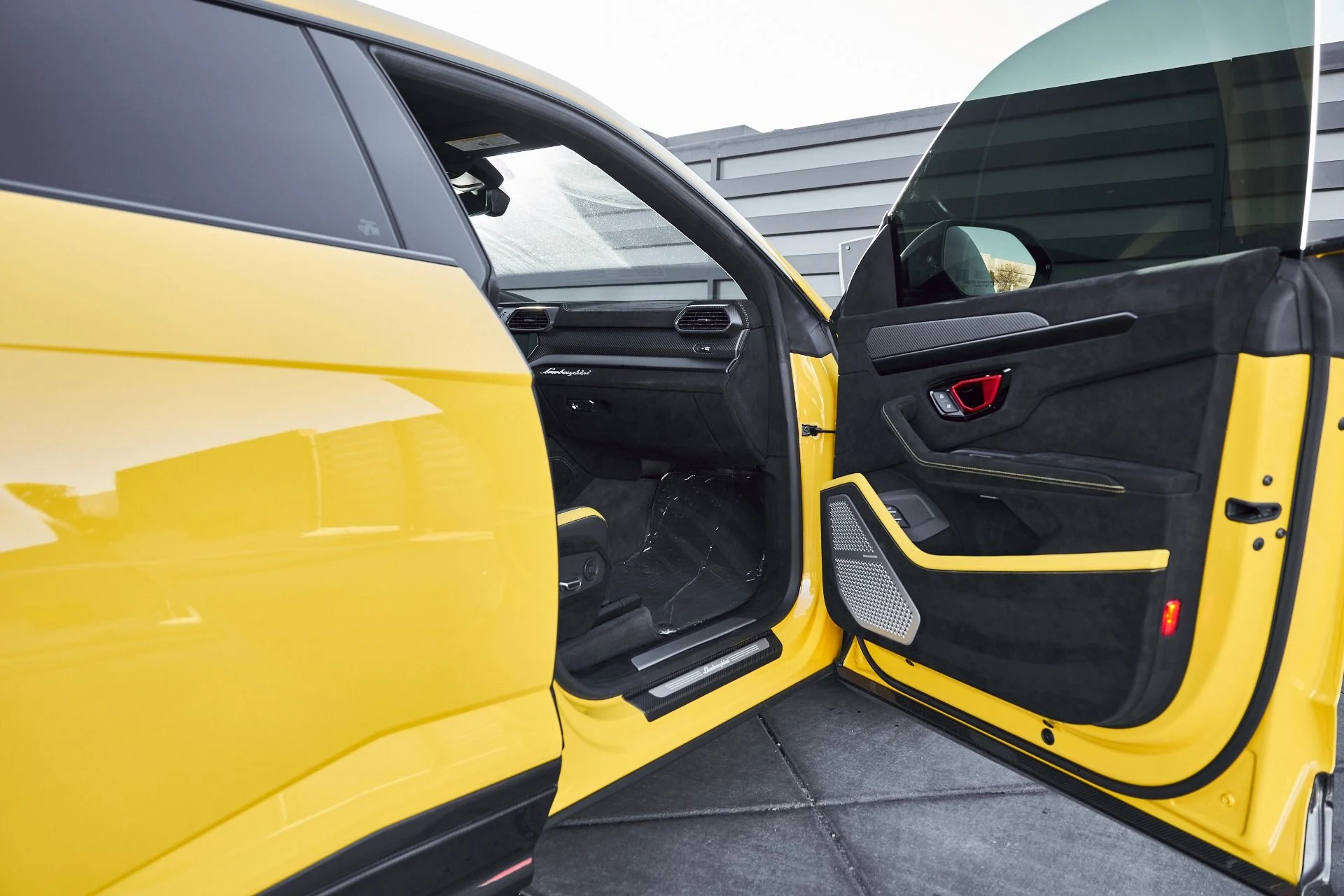 mph030_2044368548_Used_2024_Lamborghini_Urus_Performante_1768011578_c8cd4661da