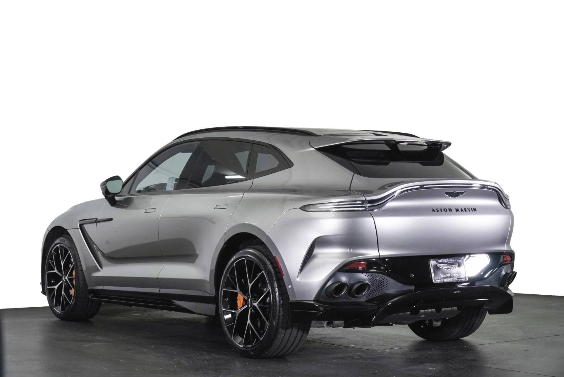 mph030_2052383386_Used_2025_Aston_Martin_DBX_707_1792739128_08e4e48405