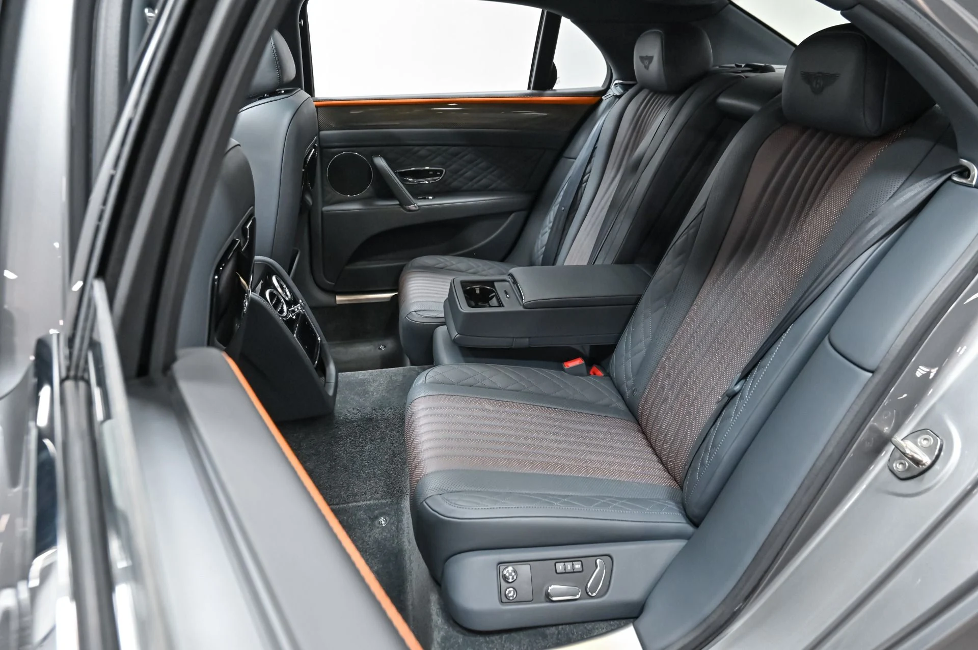 mph030_2063772915_Used_2018_Bentley_Flying_Spur_V8_S_1754506017_0b89dfc233