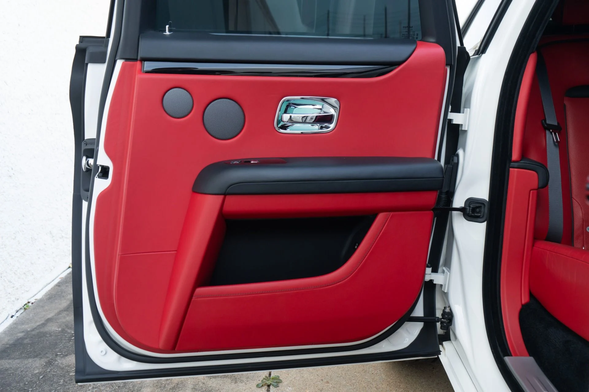 mph030_2068076882_Used_2022_Rolls_Royce_Ghost_1771452003_f51682d640