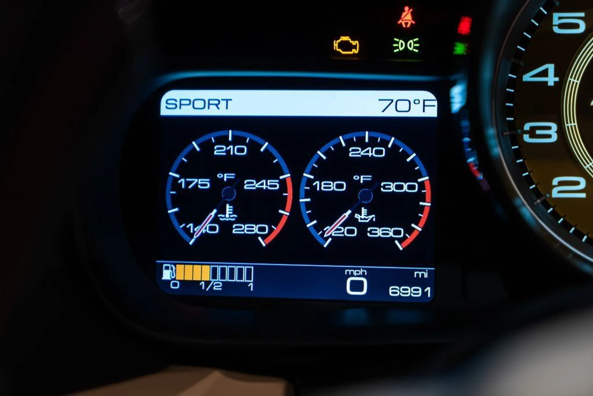 mph030_2070022780_59caead0c4e4c78975162ec27c2ff172_9c2a77b495