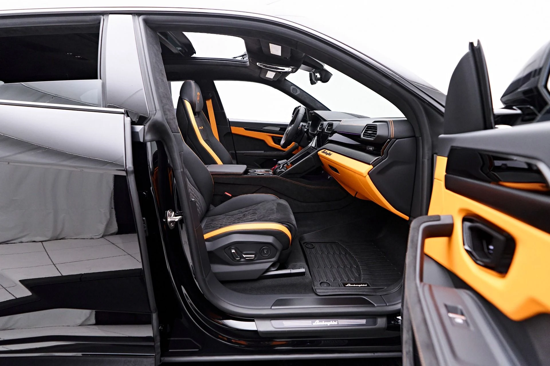 mph030_2077359897_Used_2024_Lamborghini_Urus_S_1759191678_475d7ed7f8