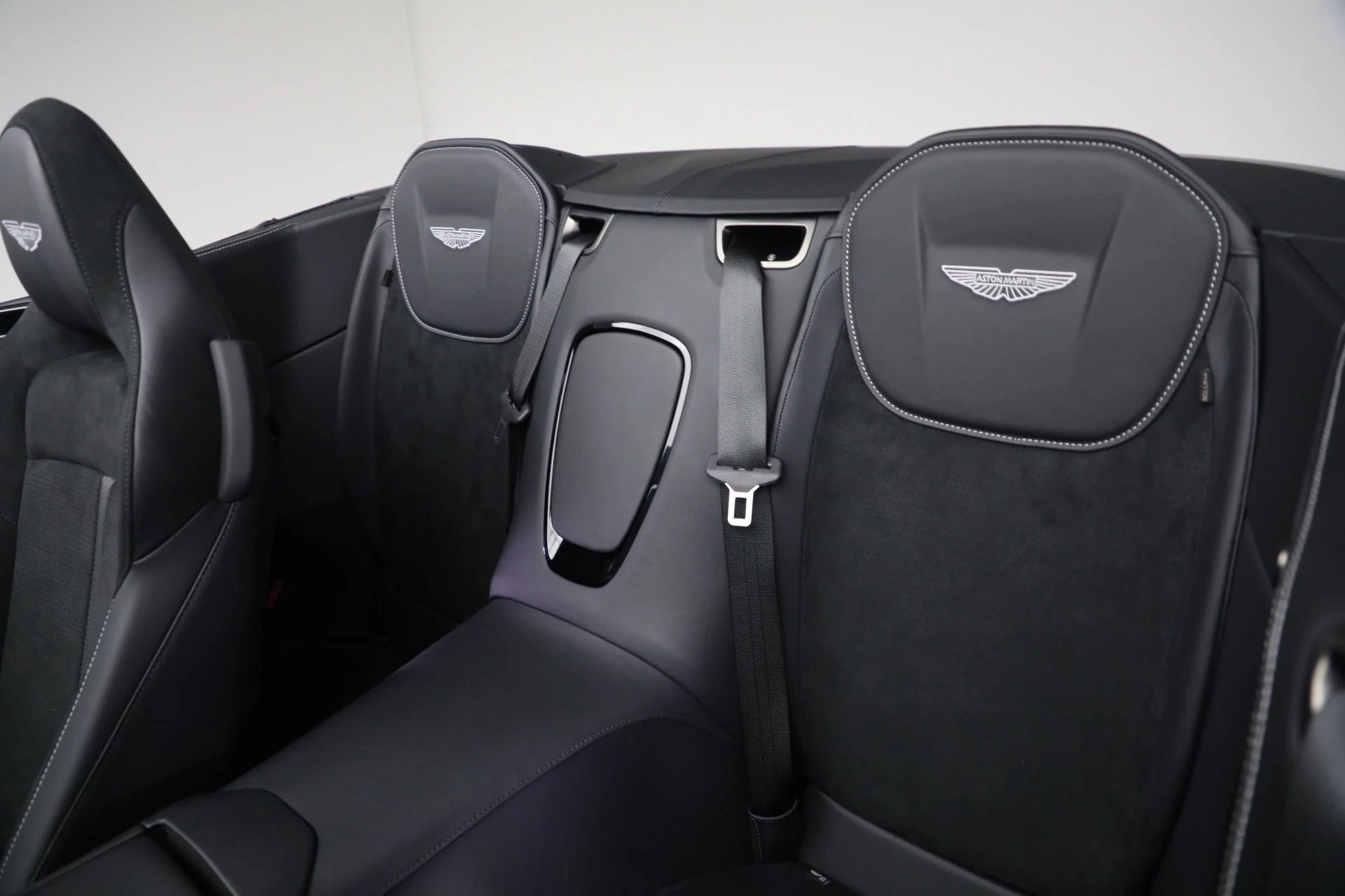 mph030_207942416_New_2026_Aston_Martin_DB_12_Volante_21fda98236
