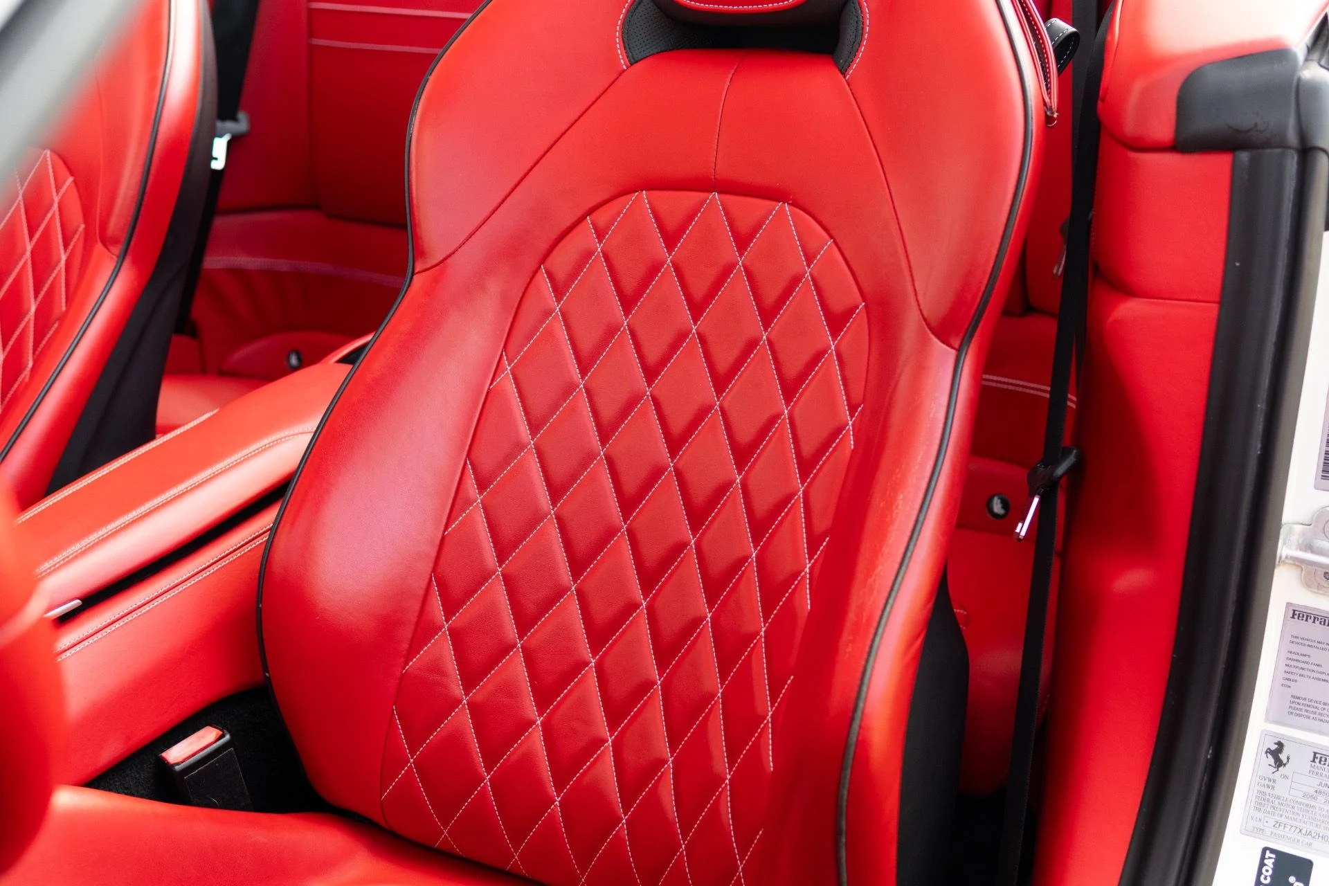 mph030_2083977499_Used_2017_Ferrari_California_T_1767901173_5b789f10e3