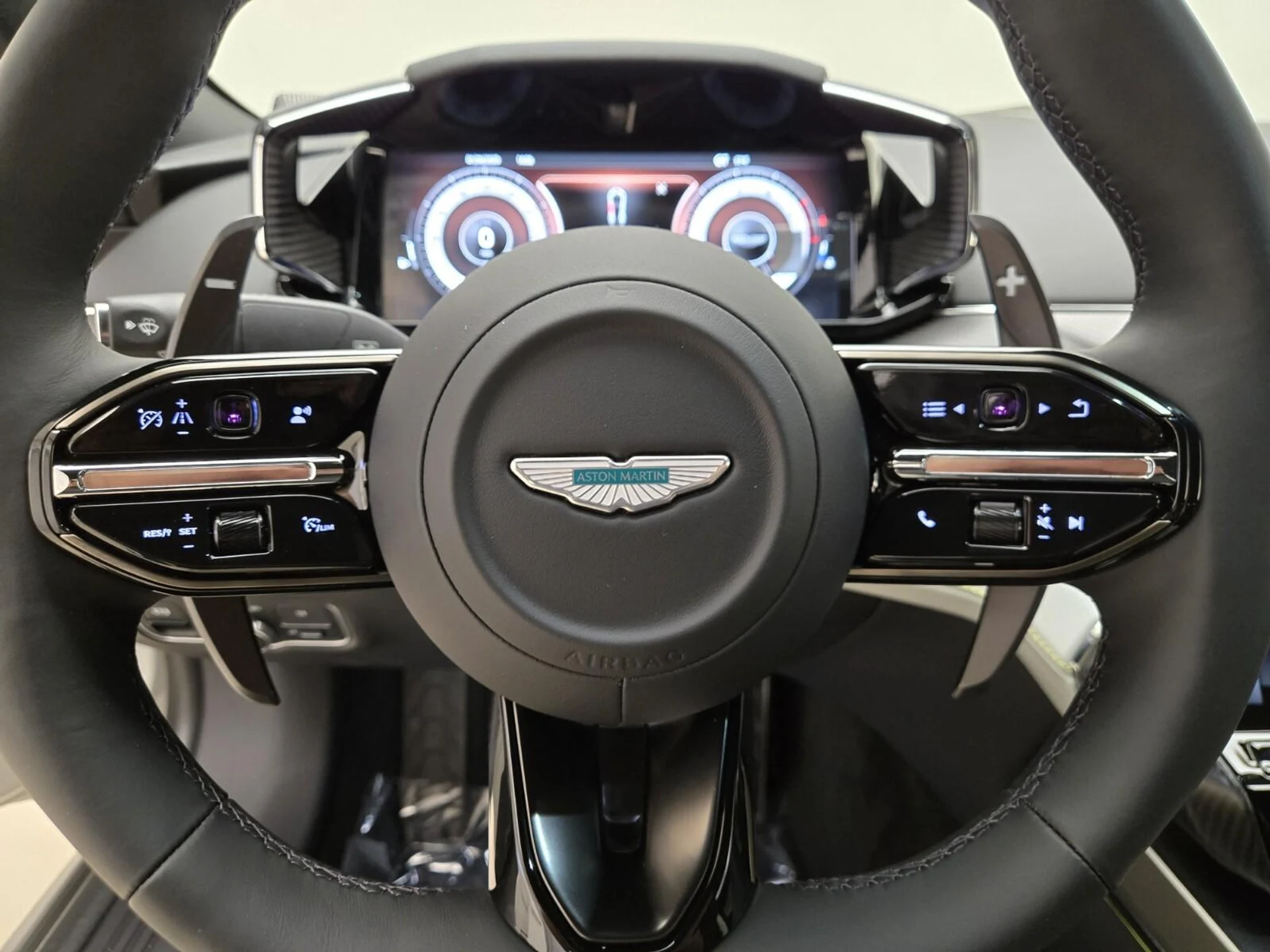 mph030_2088910703_New_2025_Aston_Martin_Vanquish_V12_1742812648_957bbd6eae